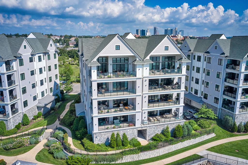 New Rochelle, New York, 10805, United States, 3 Bedrooms Bedrooms, ,4 BathroomsBathrooms,Residential,For Sale,1942227