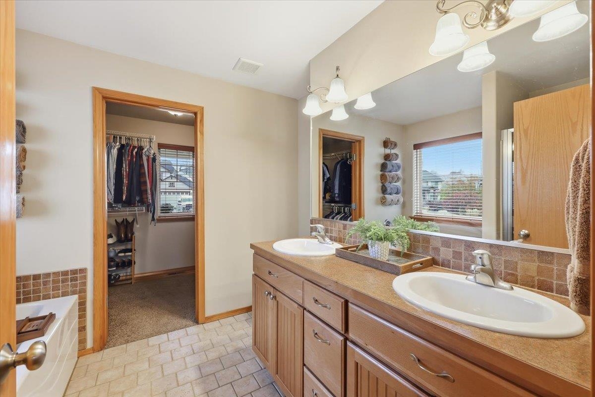 Greenacres, Washington, 99016, United States, 6 Bedrooms Bedrooms, ,3 BathroomsBathrooms,Residential,For Sale,1992048