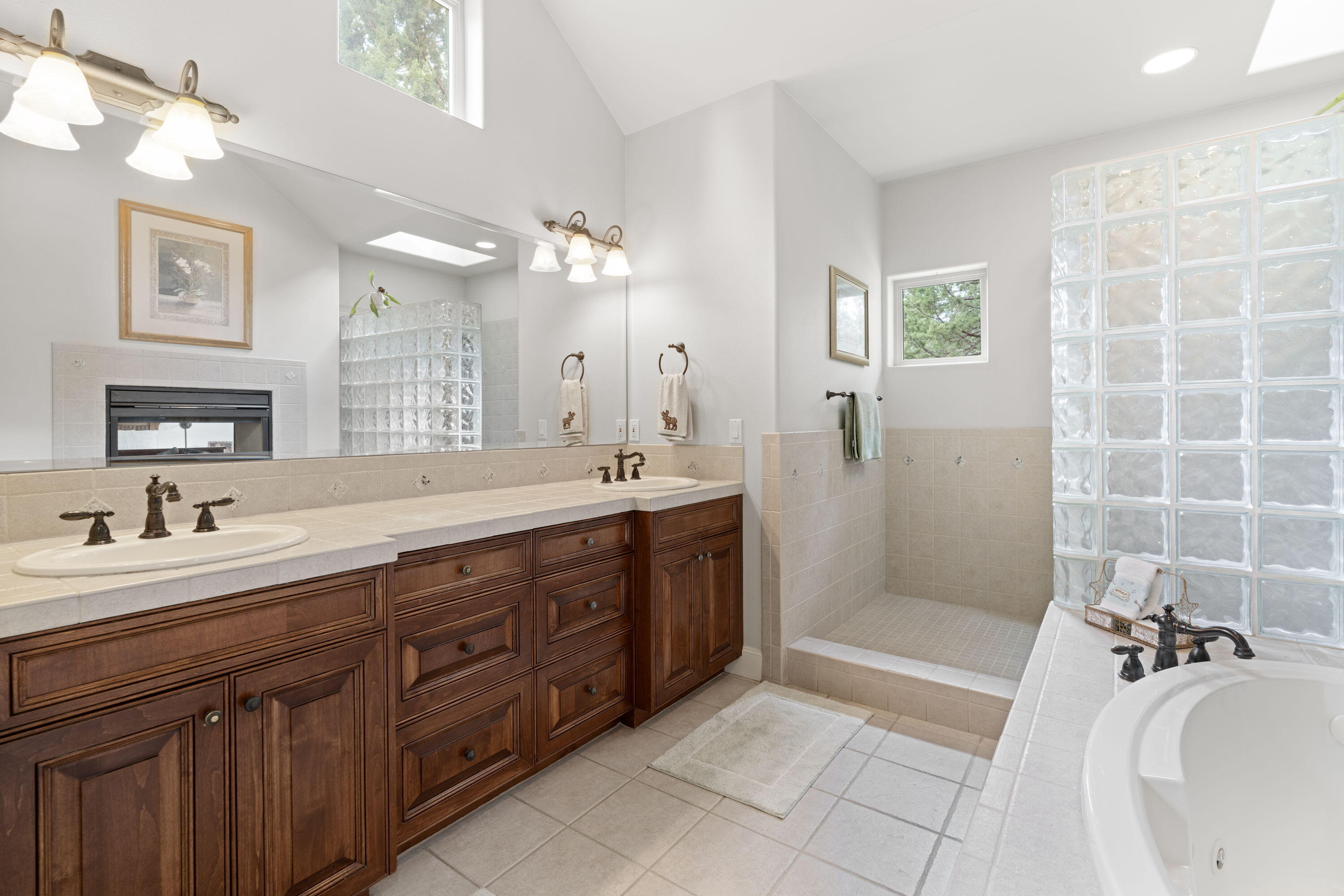 Redmond, Oregon, 97756, United States, 3 Bedrooms Bedrooms, ,3 BathroomsBathrooms,Residential,For Sale,1919613