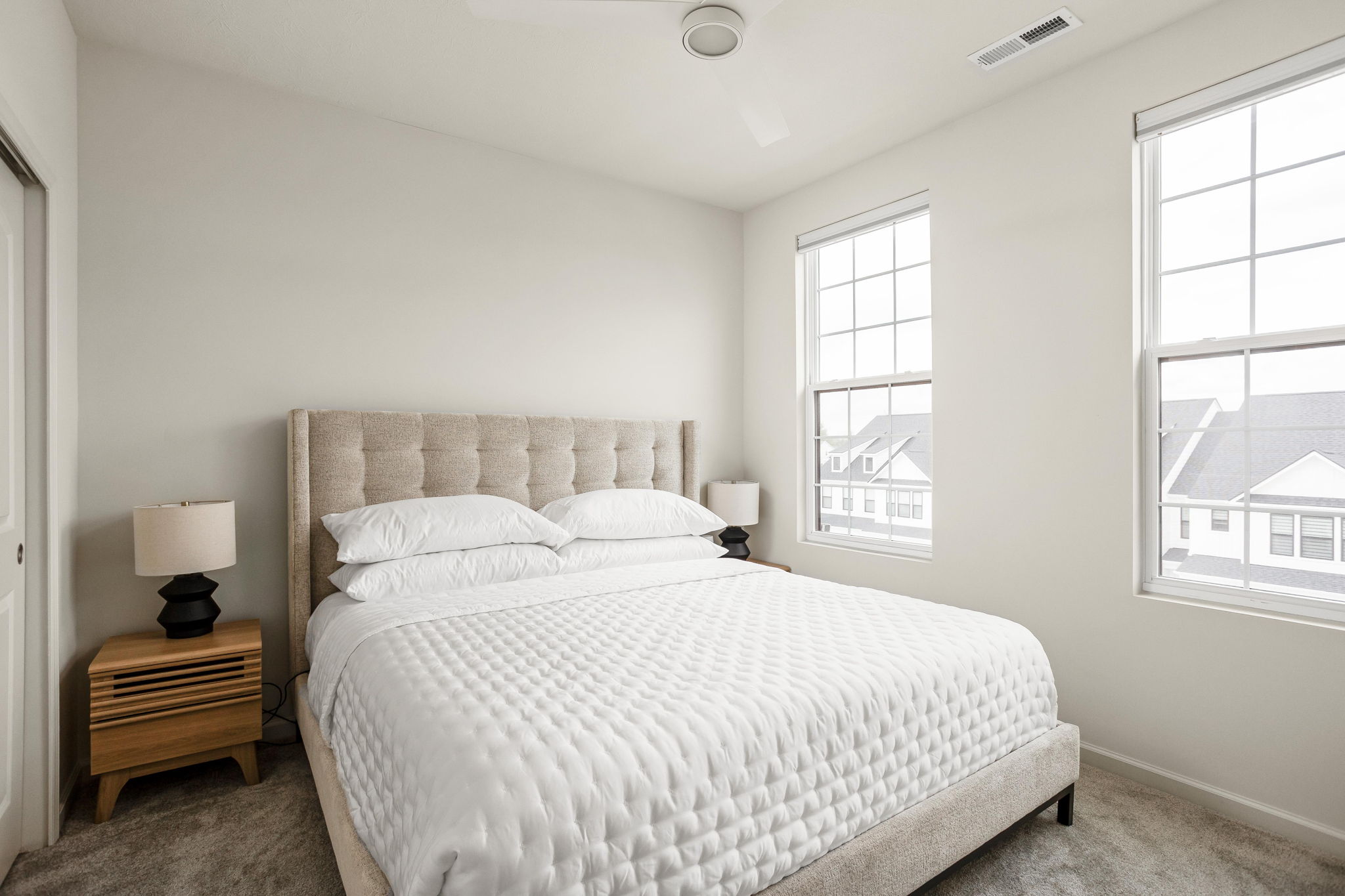  Standout Townhouse with Pond View in Zionsville - 物件實景