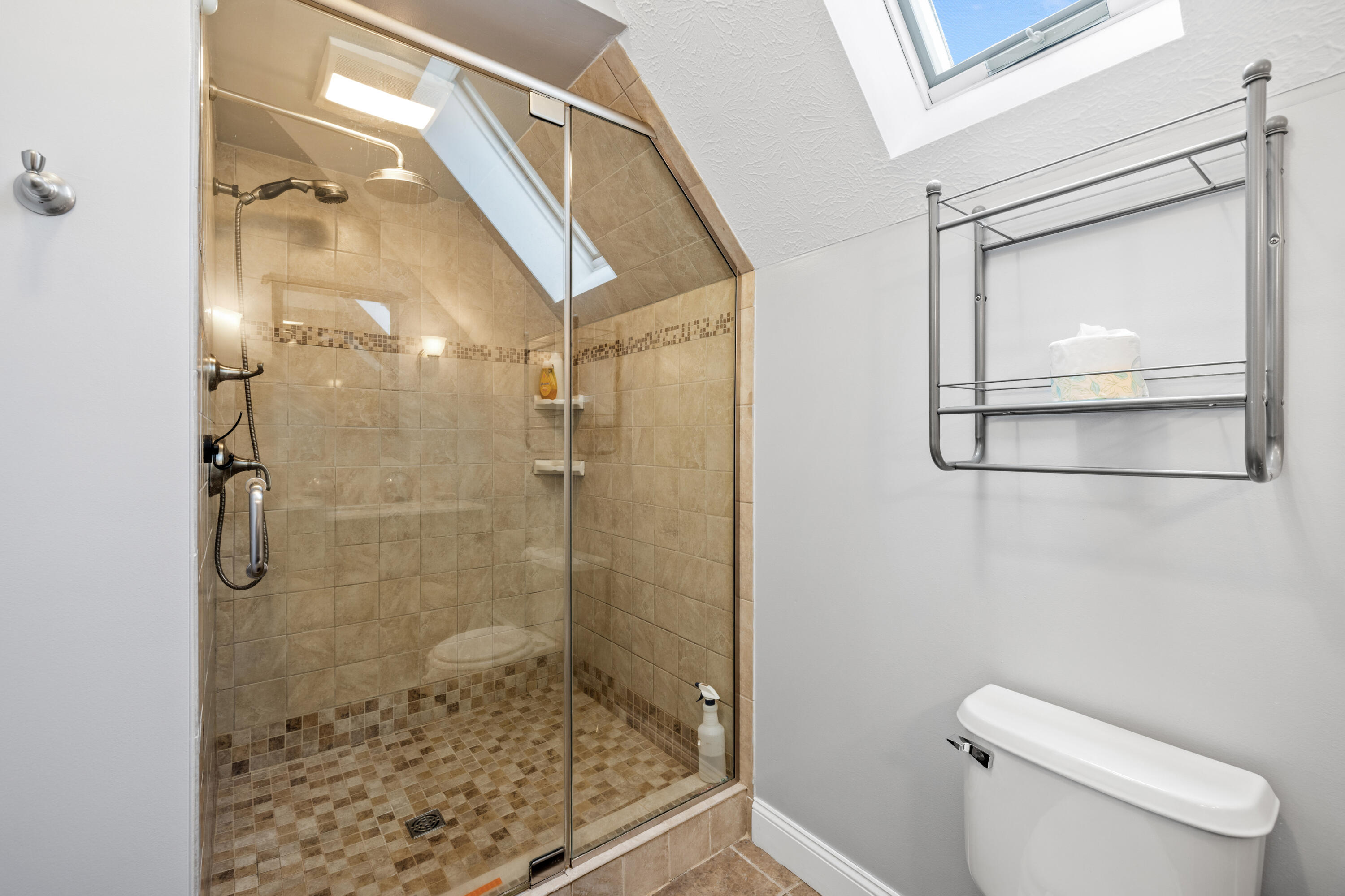 Kennebunk, Maine, 04043, United States, 4 Bedrooms Bedrooms, ,3 BathroomsBathrooms,Residential,For Sale,1901134