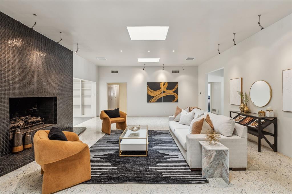 Dallas, Texas, 75229, United States, 5 Bedrooms Bedrooms, ,7 BathroomsBathrooms,Residential,For Sale,1821144