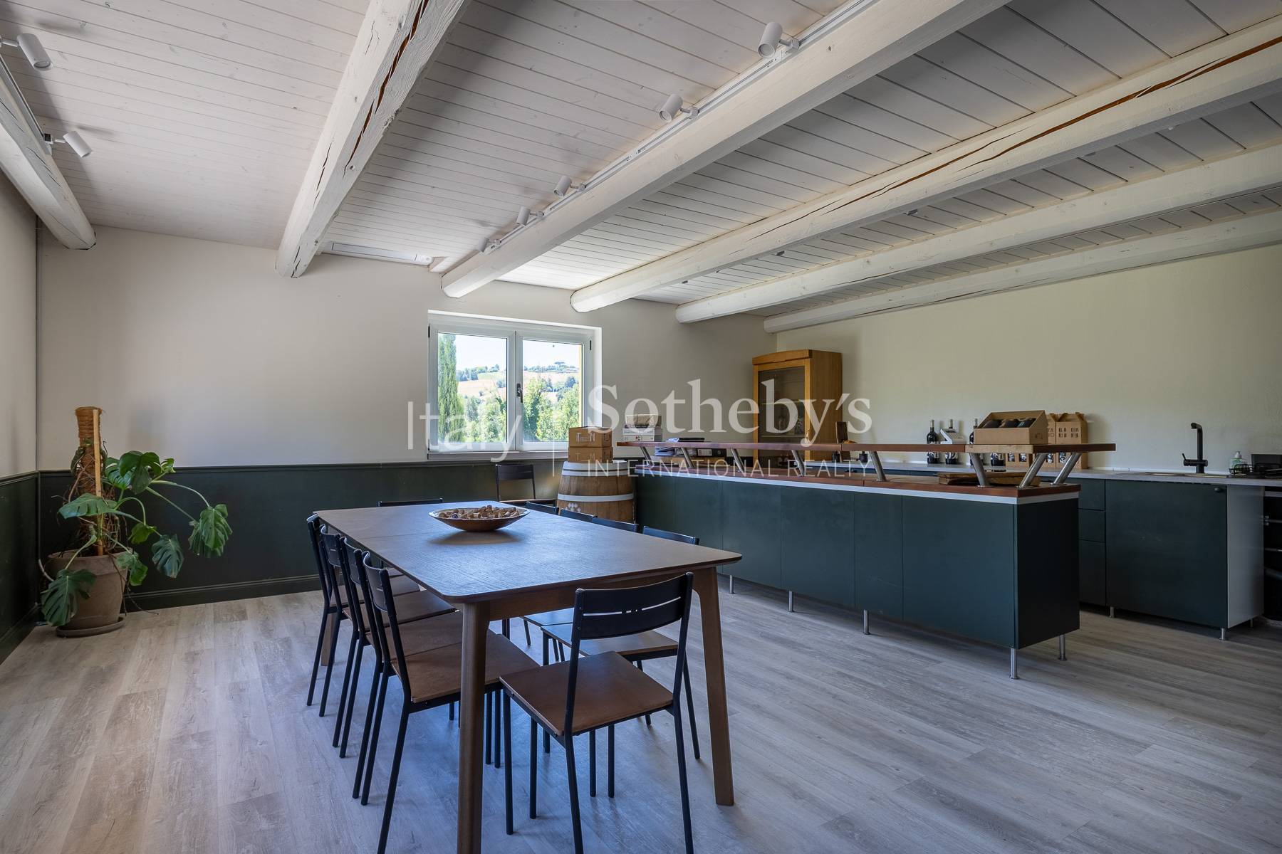  Elegant Contemporary Residence with Vineyard Near the Sea - 物件實景