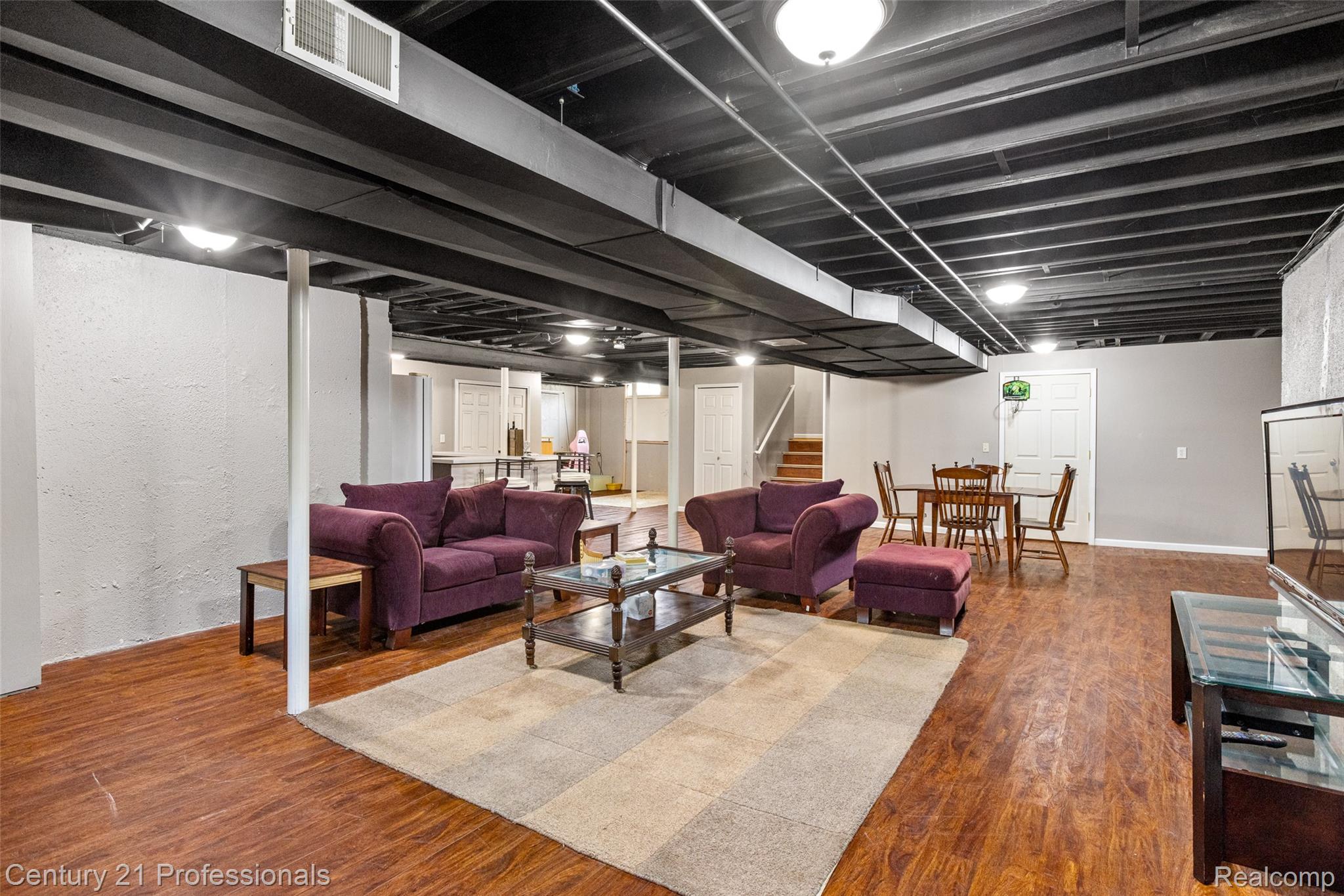 LakeOrion, Michigan, 48359, United States, 4 Bedrooms Bedrooms, ,3 BathroomsBathrooms,Residential,For Sale,1973715