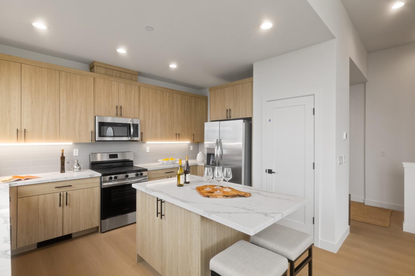 Pacifica, California, 94044, United States, 2 Bedrooms Bedrooms, ,3 BathroomsBathrooms,Residential,For Sale,1989147