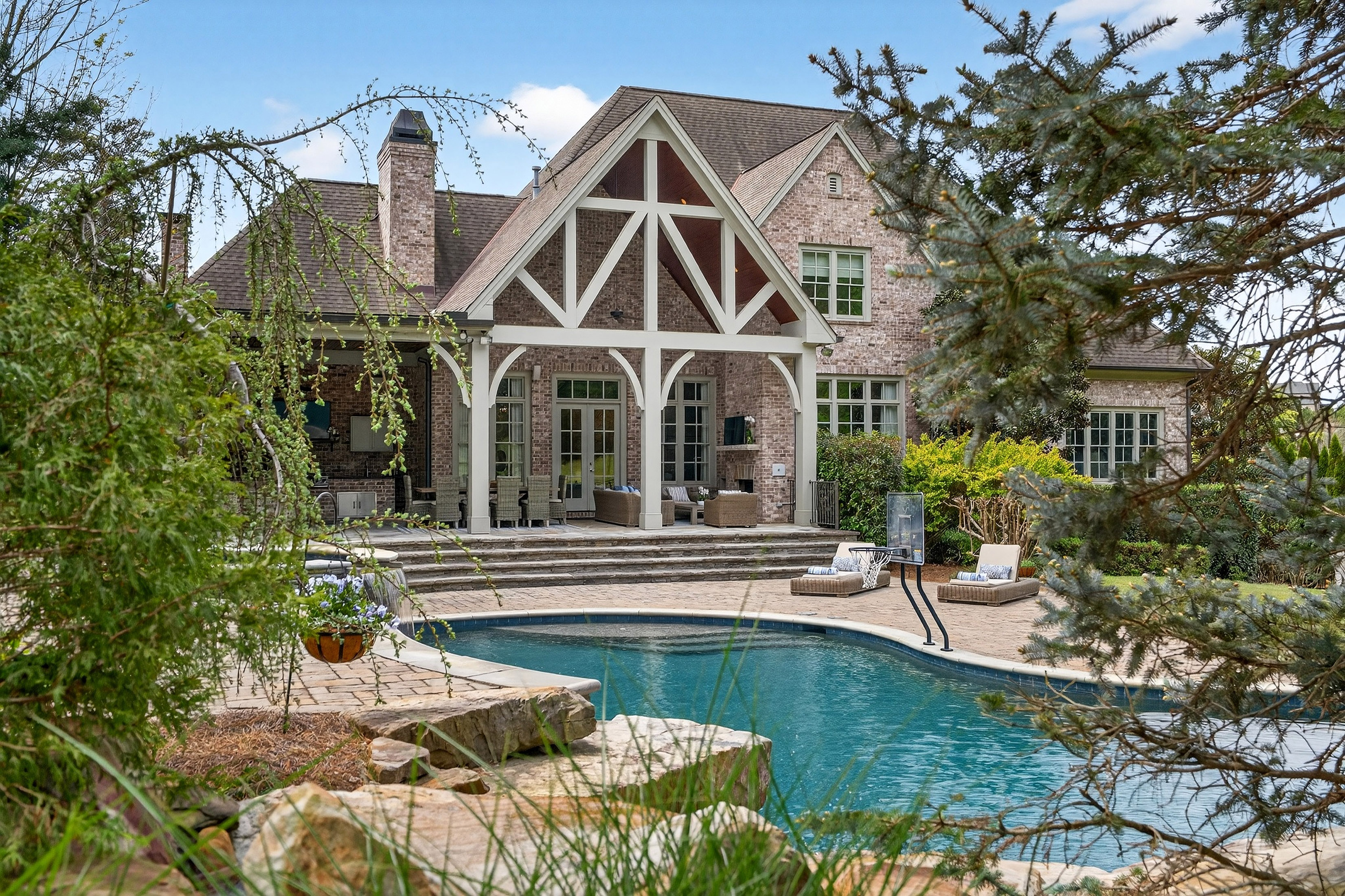  Experience Luxury in One of Georgia’s Most Prestigious Gated Golf Communities - 物件實景