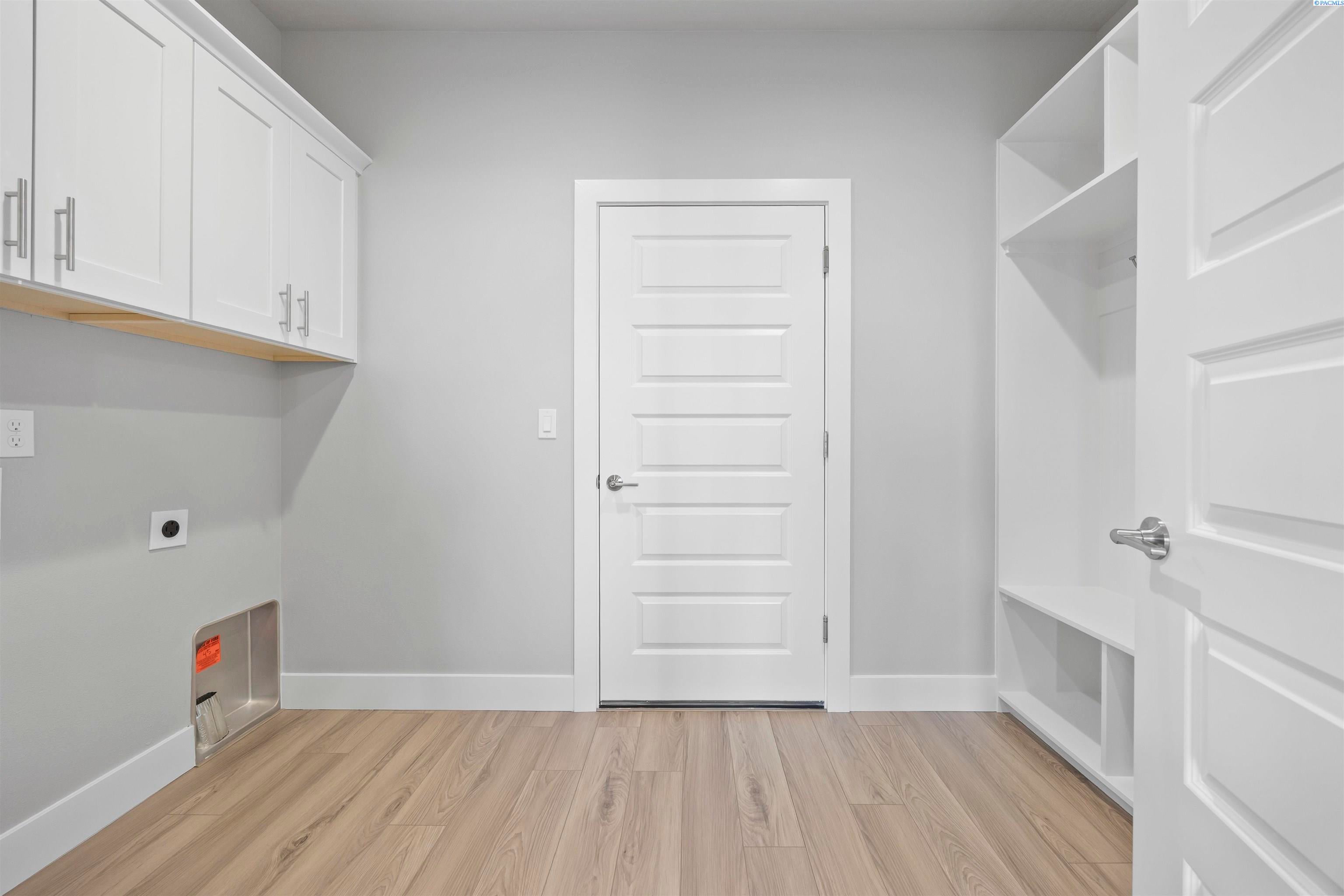 West Richland, Washington, 99353, United States, 4 Bedrooms Bedrooms, ,2 BathroomsBathrooms,Residential,For Sale,2014004