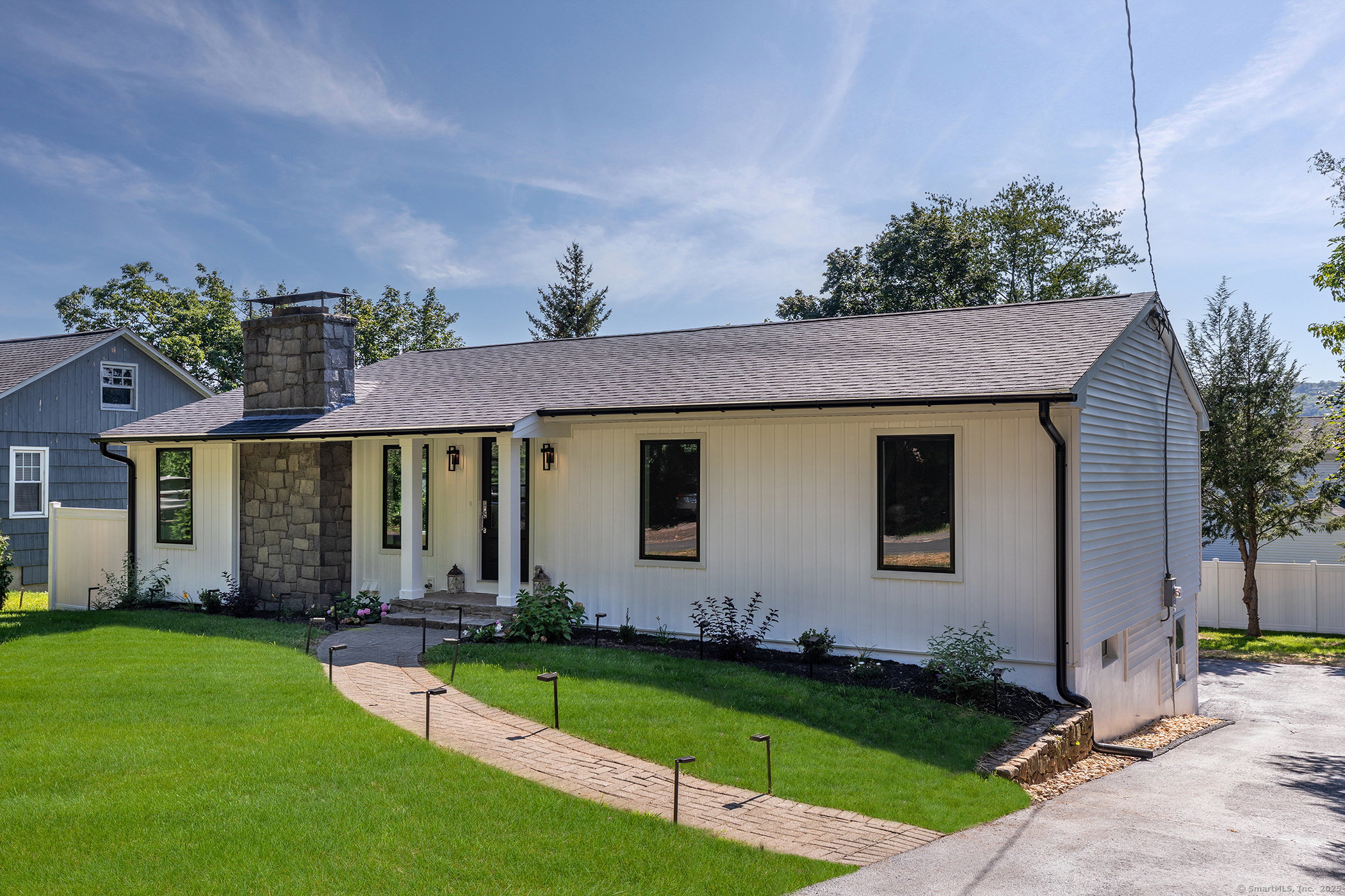 Brookfield, Connecticut, 06804, United States, 3 Bedrooms Bedrooms, ,2 BathroomsBathrooms,Residential,For Sale,1911070