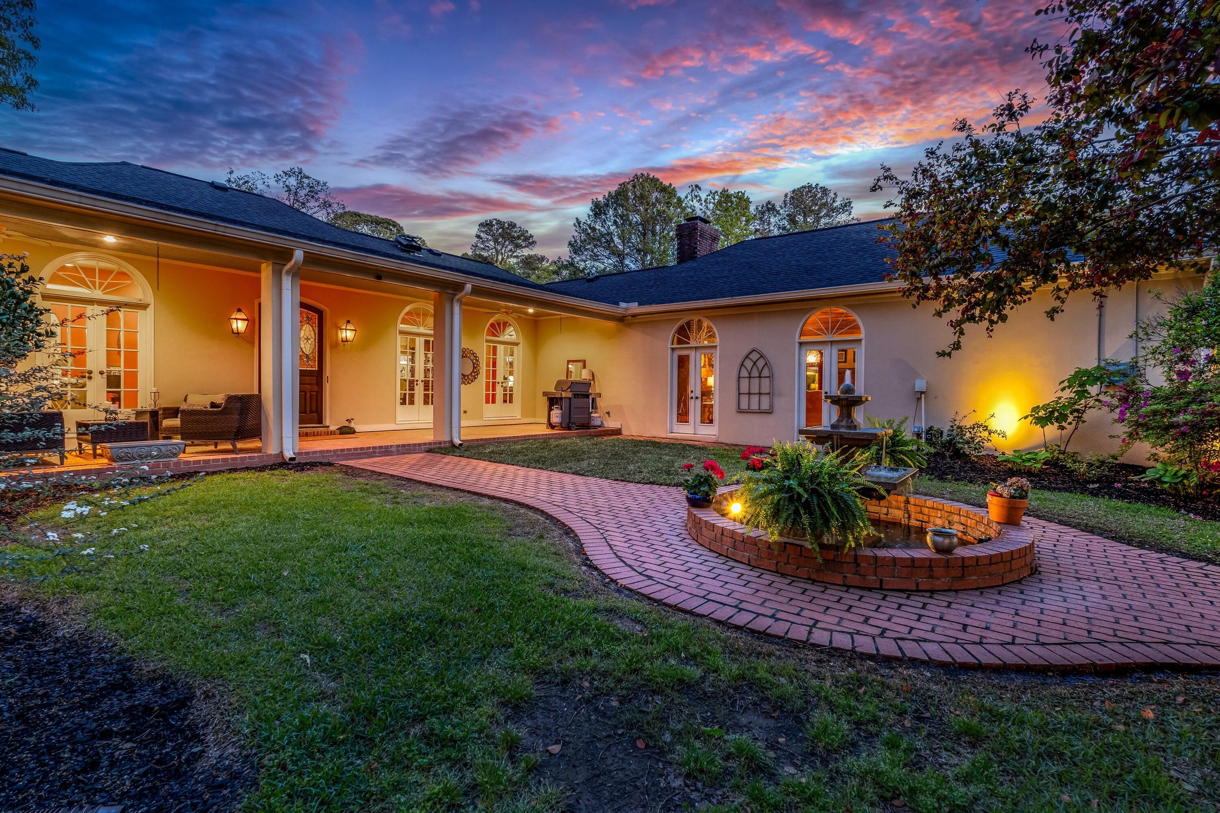 Columbus, Mississippi, 39705, United States, 4 Bedrooms Bedrooms, ,4 BathroomsBathrooms,Residential,For Sale,1976327