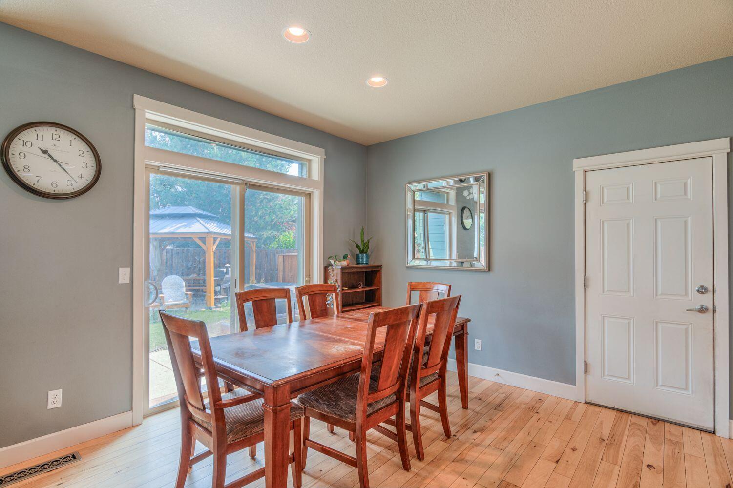 Redmond, Oregon, 97756, United States, 4 Bedrooms Bedrooms, ,3 BathroomsBathrooms,Residential,For Sale,1898439