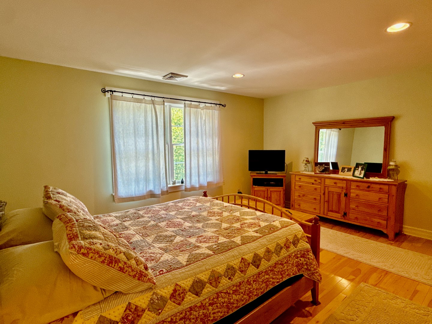Hawley, Pennsylvania, 18428, United States, 3 Bedrooms Bedrooms, ,4 BathroomsBathrooms,Residential,For Sale,1846687