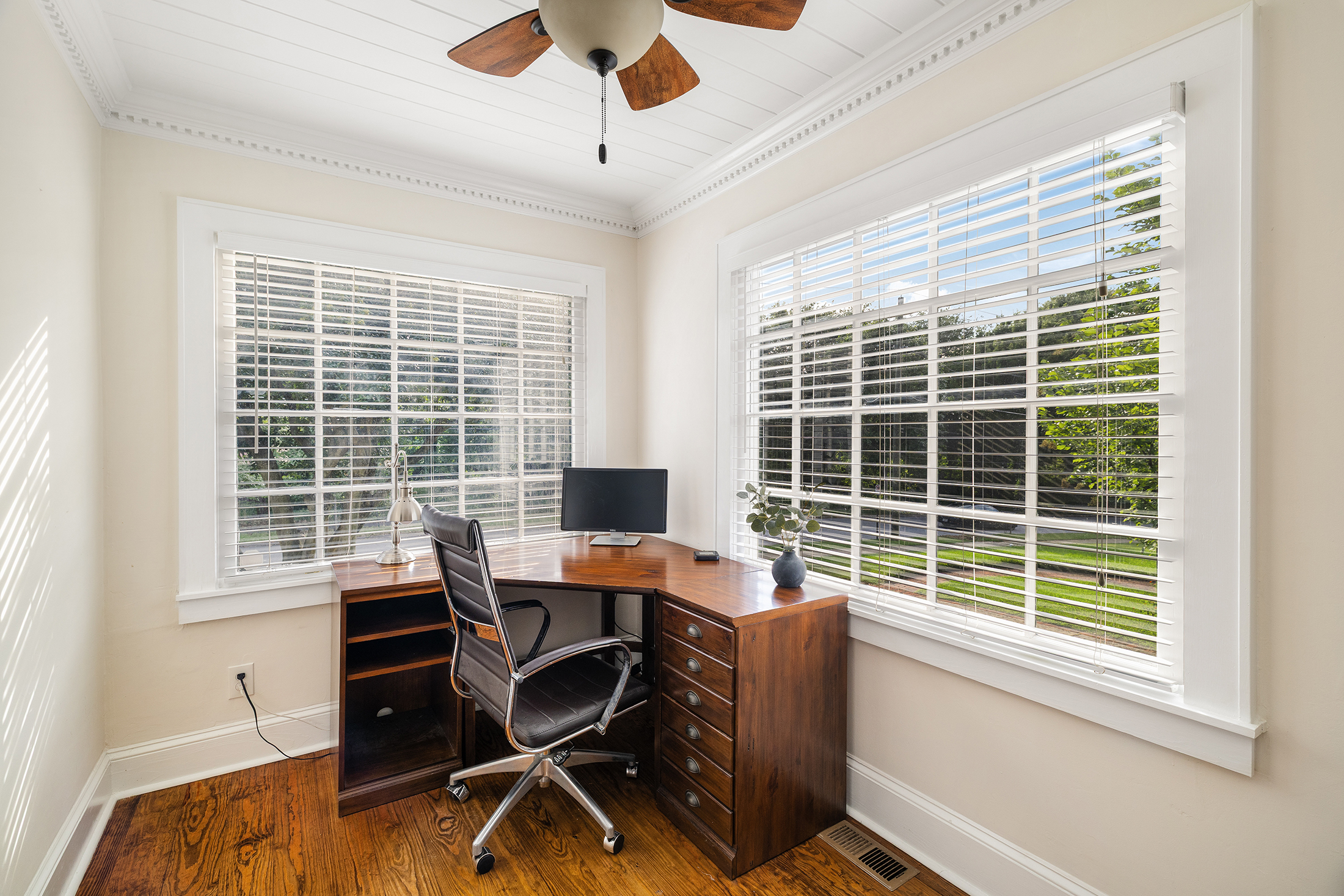  Charming Bungalow in the Heart of Sought-after Brookwood - 物件實景