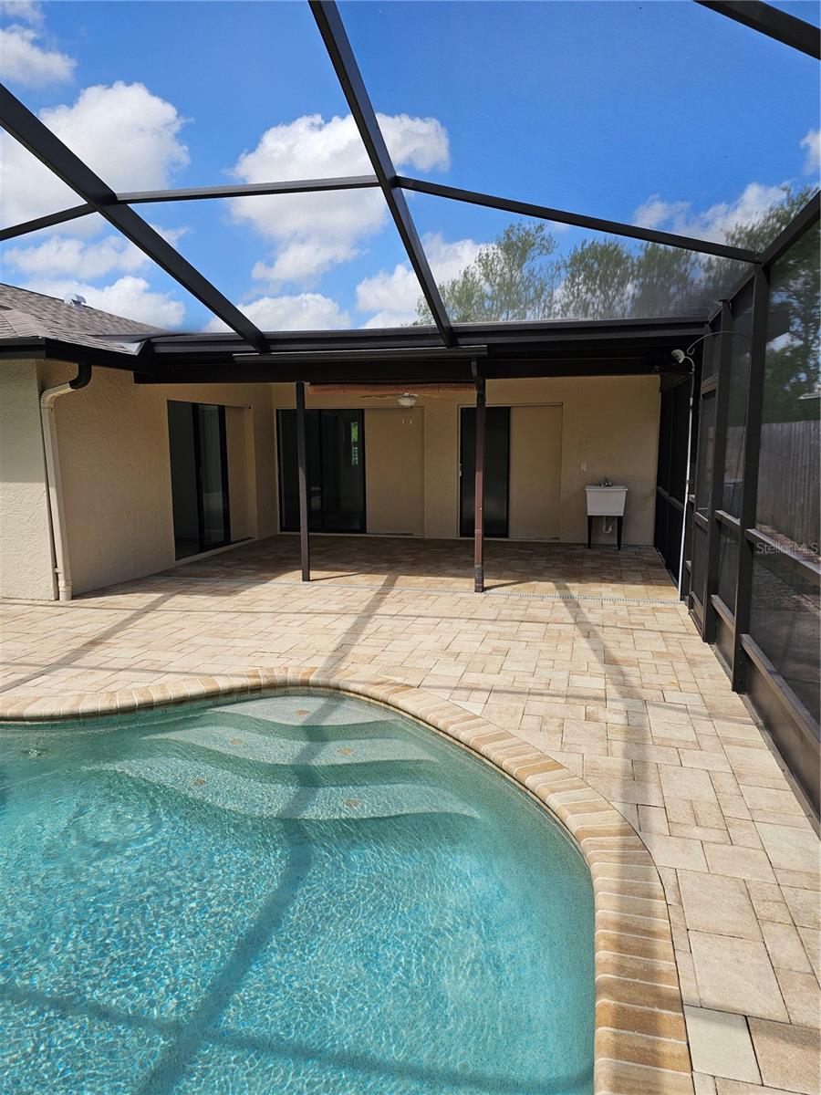 Largo, Florida, 33773, United States, 3 Bedrooms Bedrooms, ,2 BathroomsBathrooms,Residential,For Sale,1870302