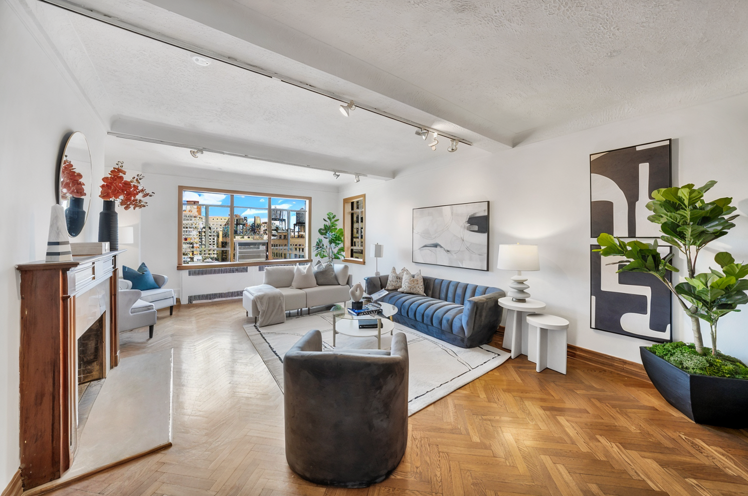 New York City, New York, 10024, United States, 4 Bedrooms Bedrooms, ,3 BathroomsBathrooms,Residential,For Sale,1760875