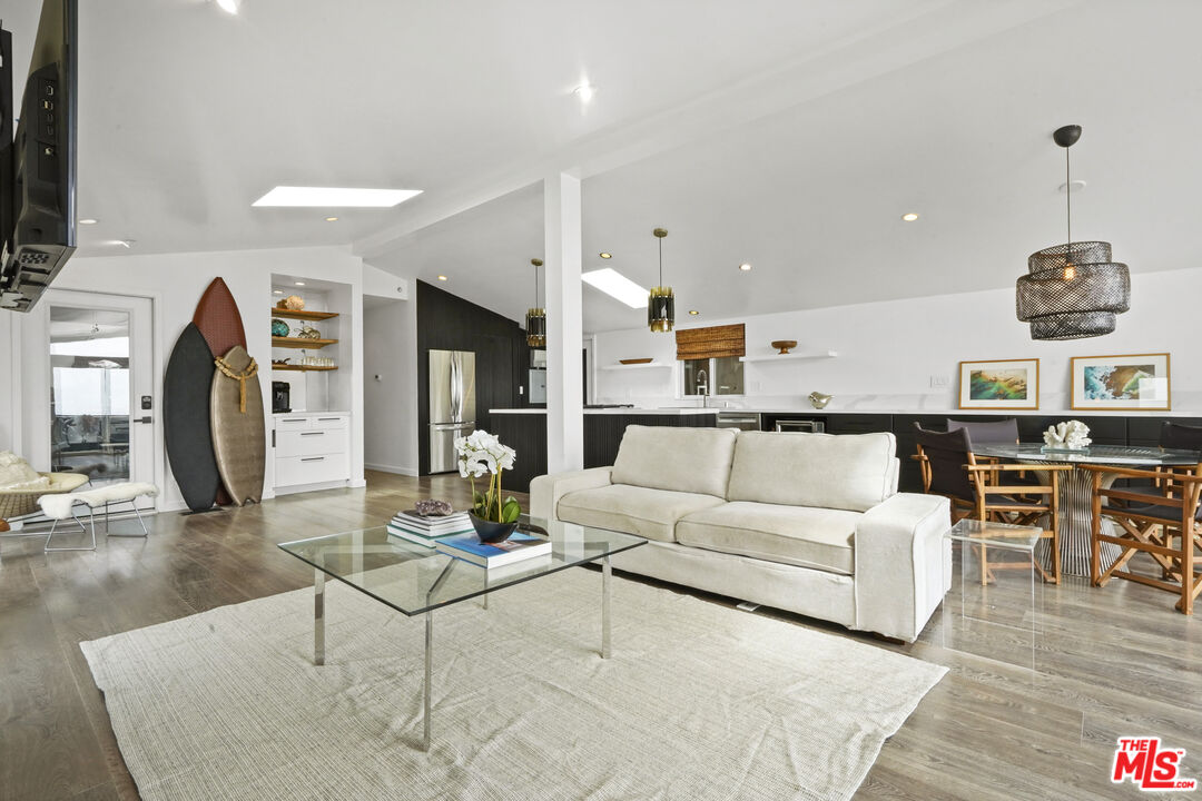 Malibu, California, 90265, United States, 3 Bedrooms Bedrooms, ,2 BathroomsBathrooms,Residential,For Sale,1874466