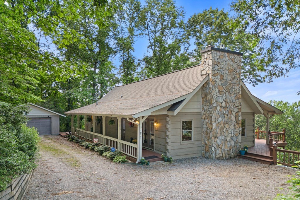 Hiawassee, Georgia, 30546, United States, 3 Bedrooms Bedrooms, ,3 BathroomsBathrooms,Residential,For Sale,1880461
