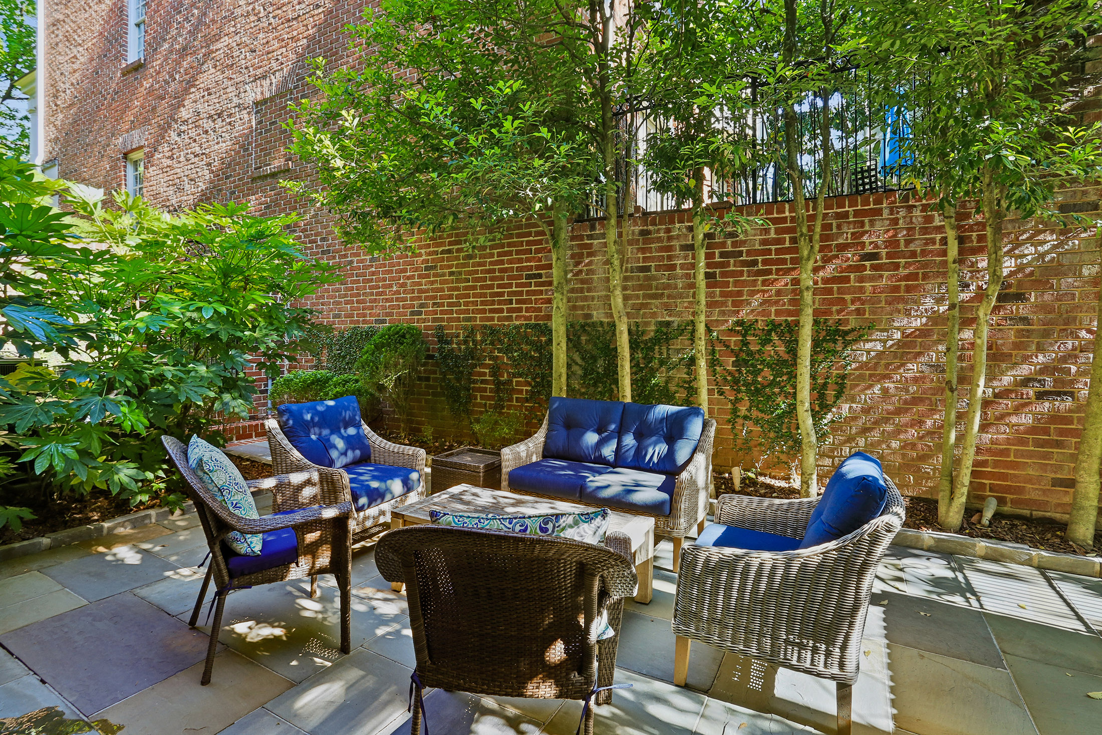  Exceptional Garden Hills Townhome Combines Luxury, Location and Lifestyle - 物件實景