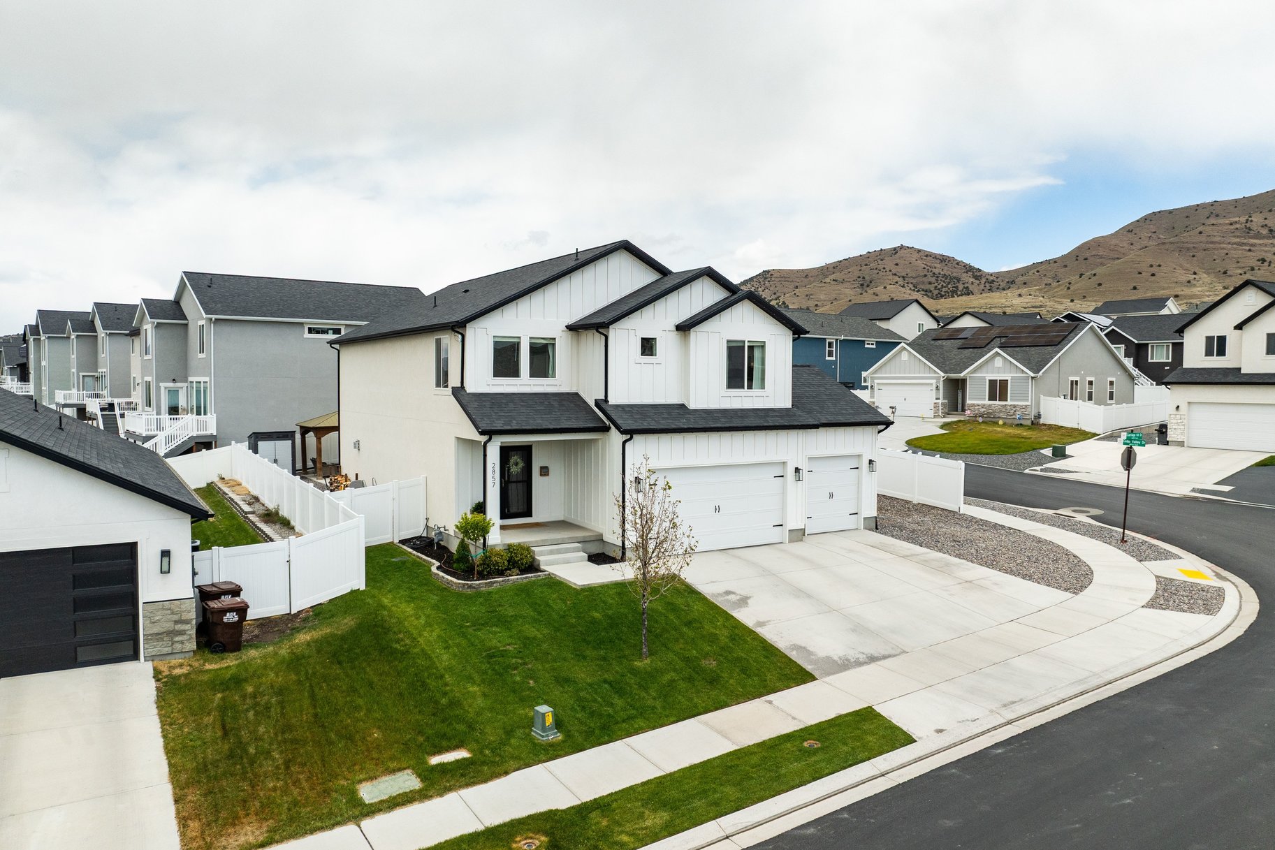  Fully Finished Dream Home with Stunning 2 Story Fireplace in Eagle Mountain - 物件實景