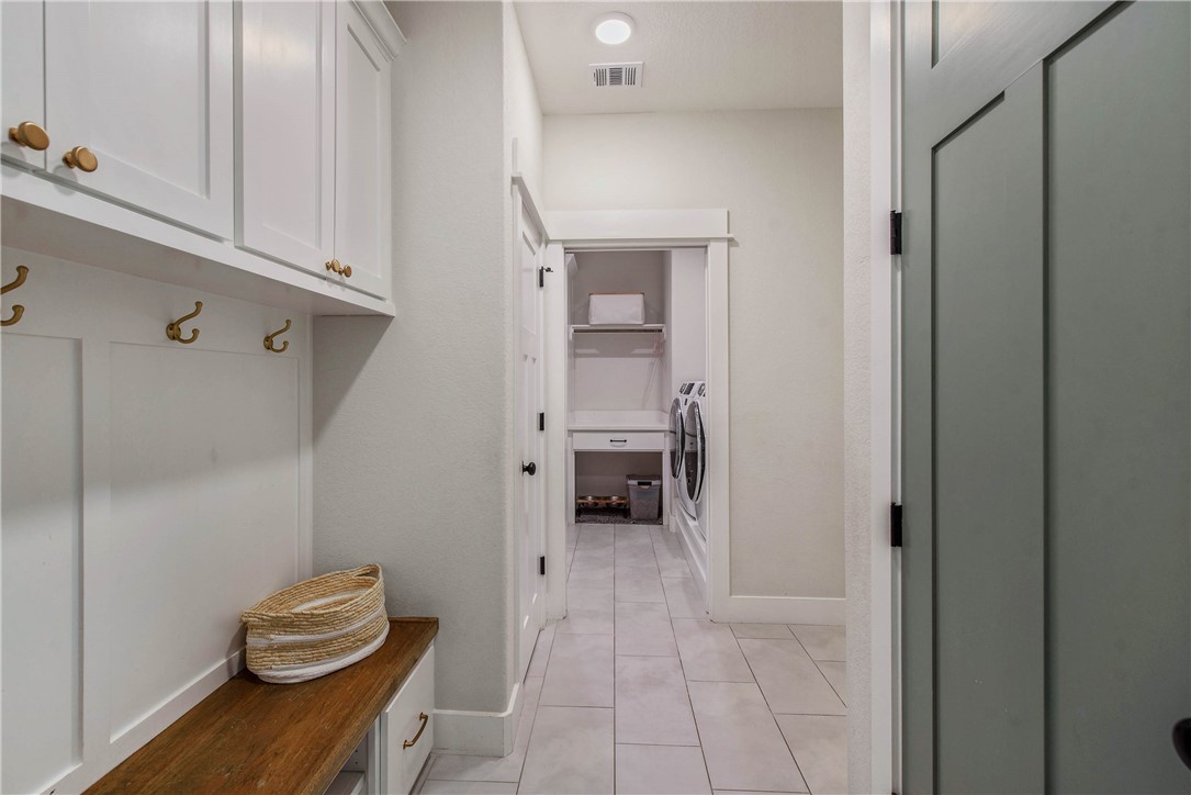 College Station, Texas, 77845, United States, 4 Bedrooms Bedrooms, ,3 BathroomsBathrooms,Residential,For Sale,1937242
