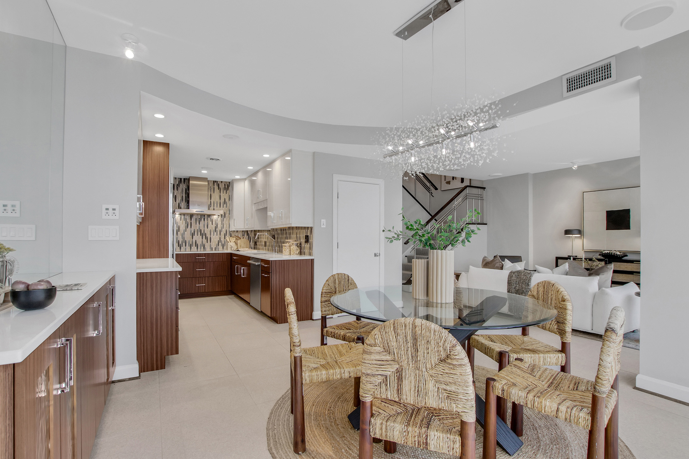  Fully Renovated Two-story Condo in the Iconic Colony House at Colony Square - 物件實景