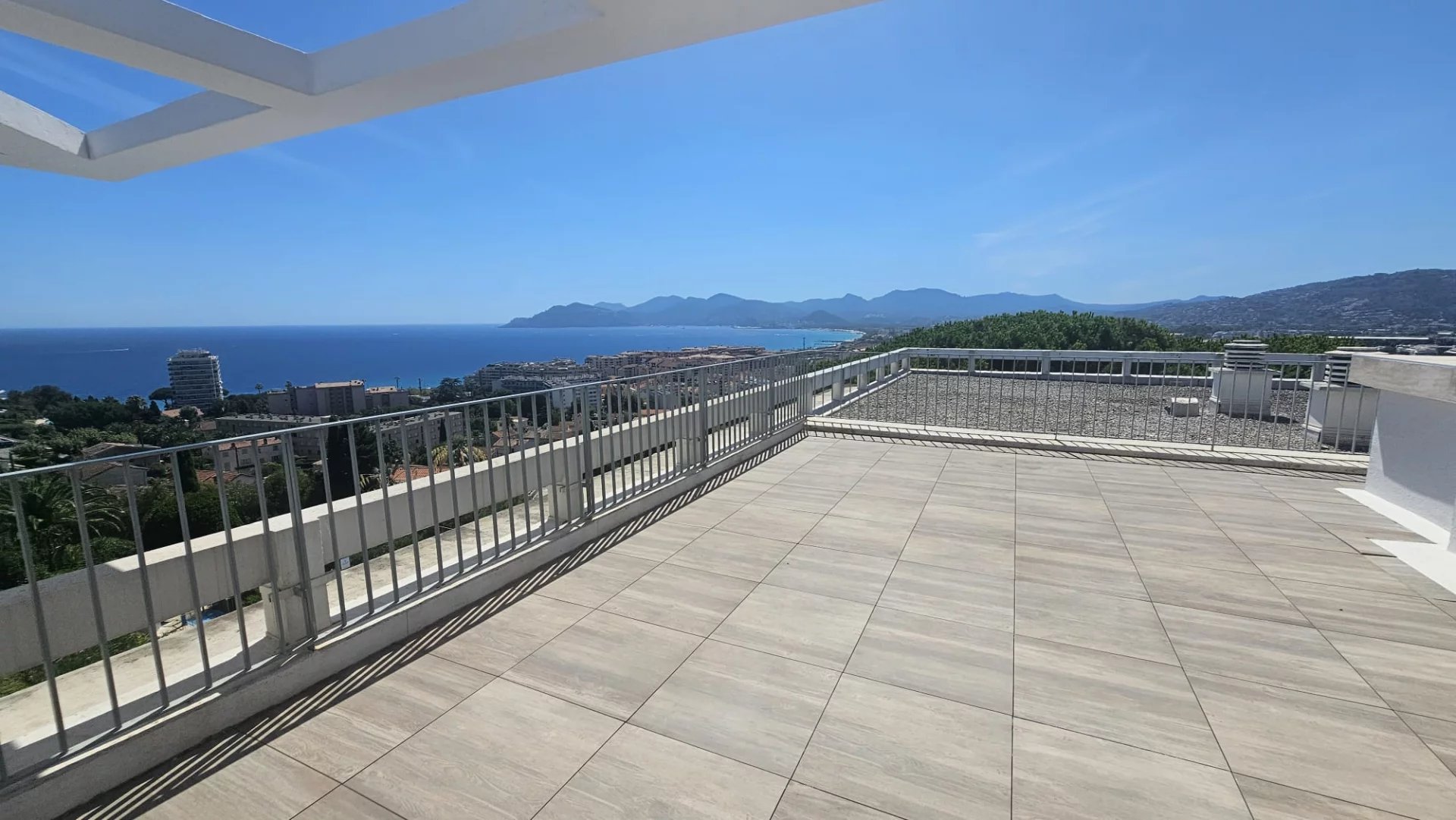 Cannes, Provence-Alpes-Côte d’Azur, 06400, FR, 2 Bedrooms Bedrooms, ,2 BathroomsBathrooms,Residential,For Sale,1900962