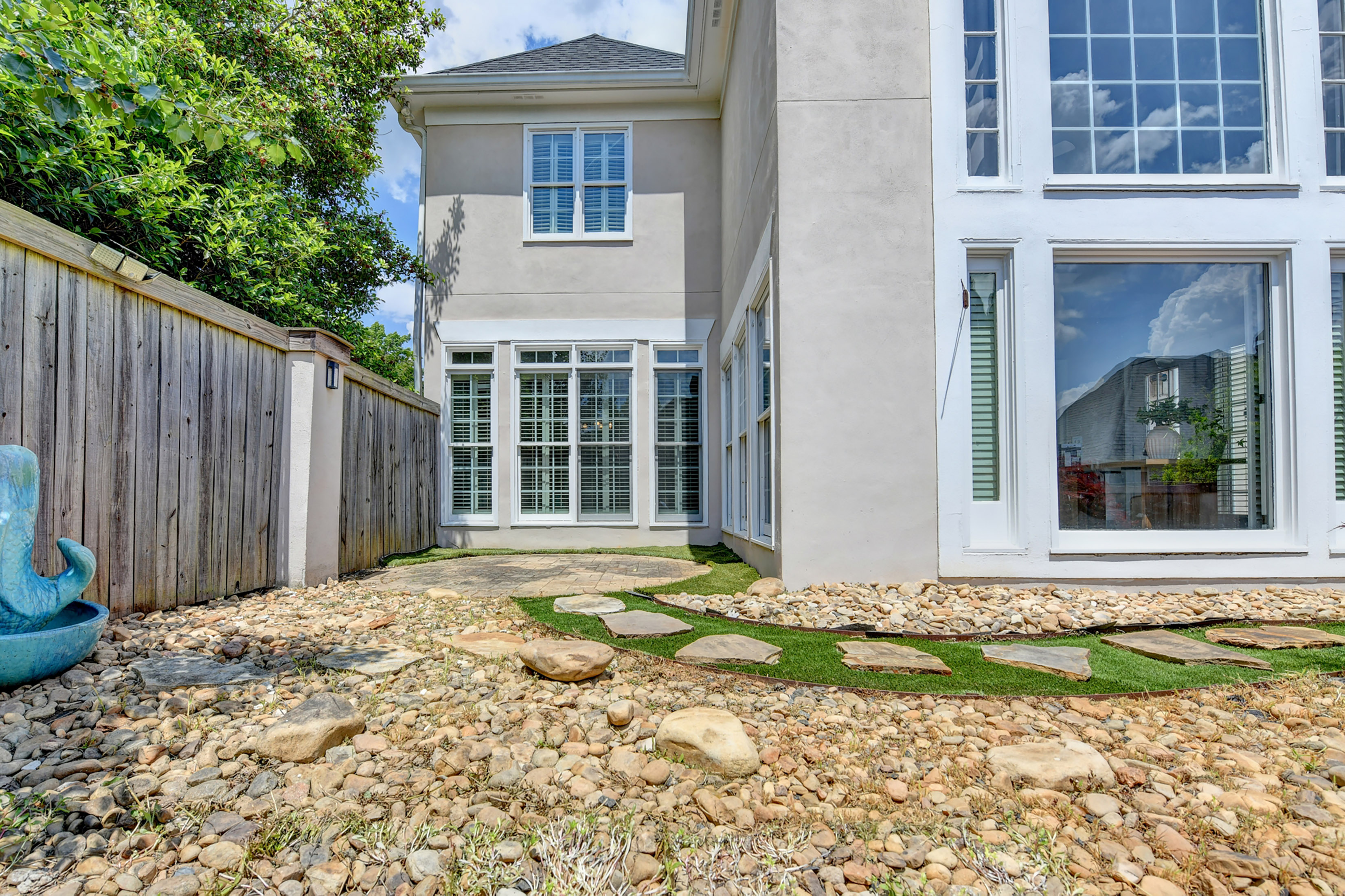  Charming Home Located In A Sought-After Swim And Tennis Community - 物件實景