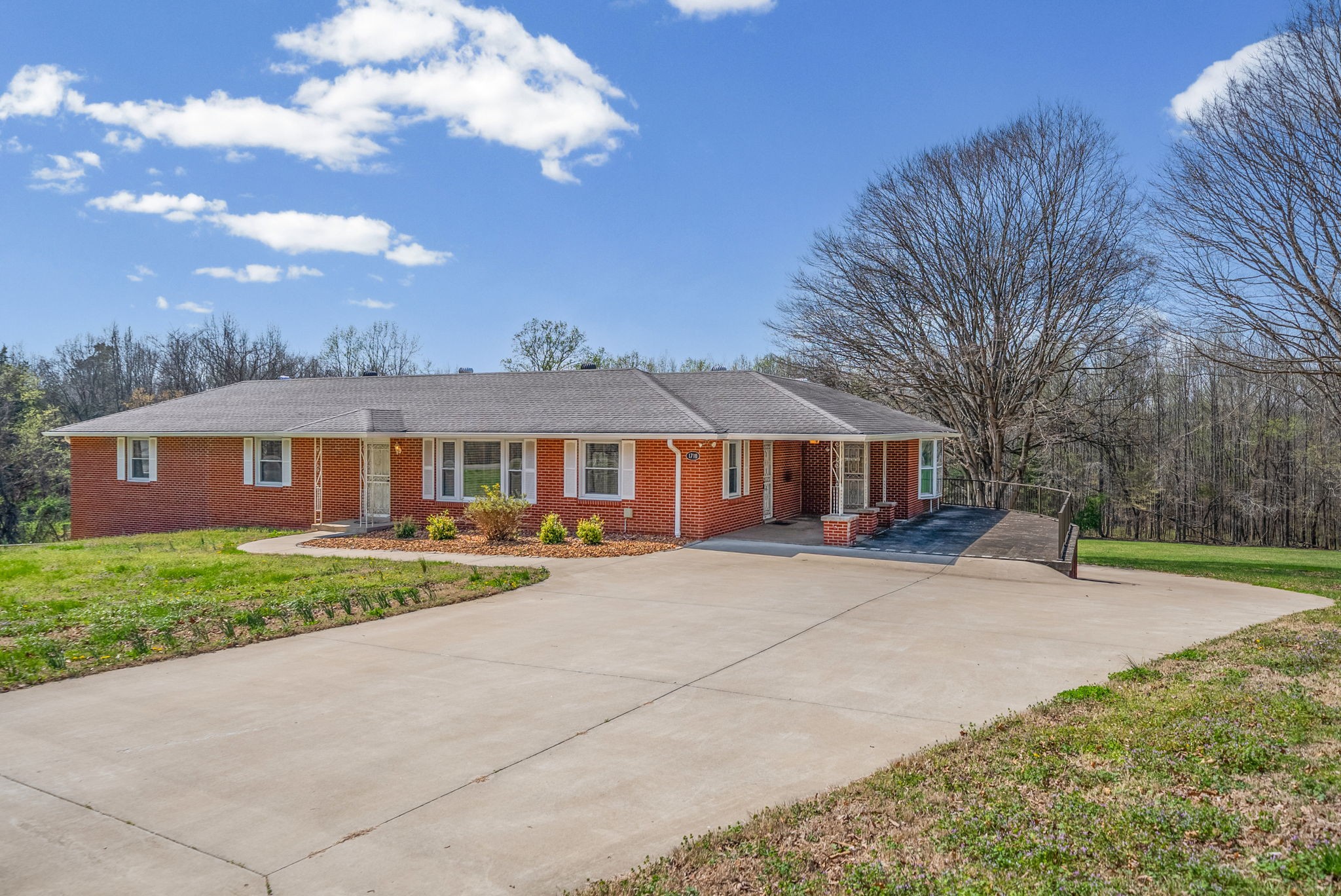 Clarksville, Tennessee, 37040, United States, 2 Bedrooms Bedrooms, ,2 BathroomsBathrooms,Residential,For Sale,2030332