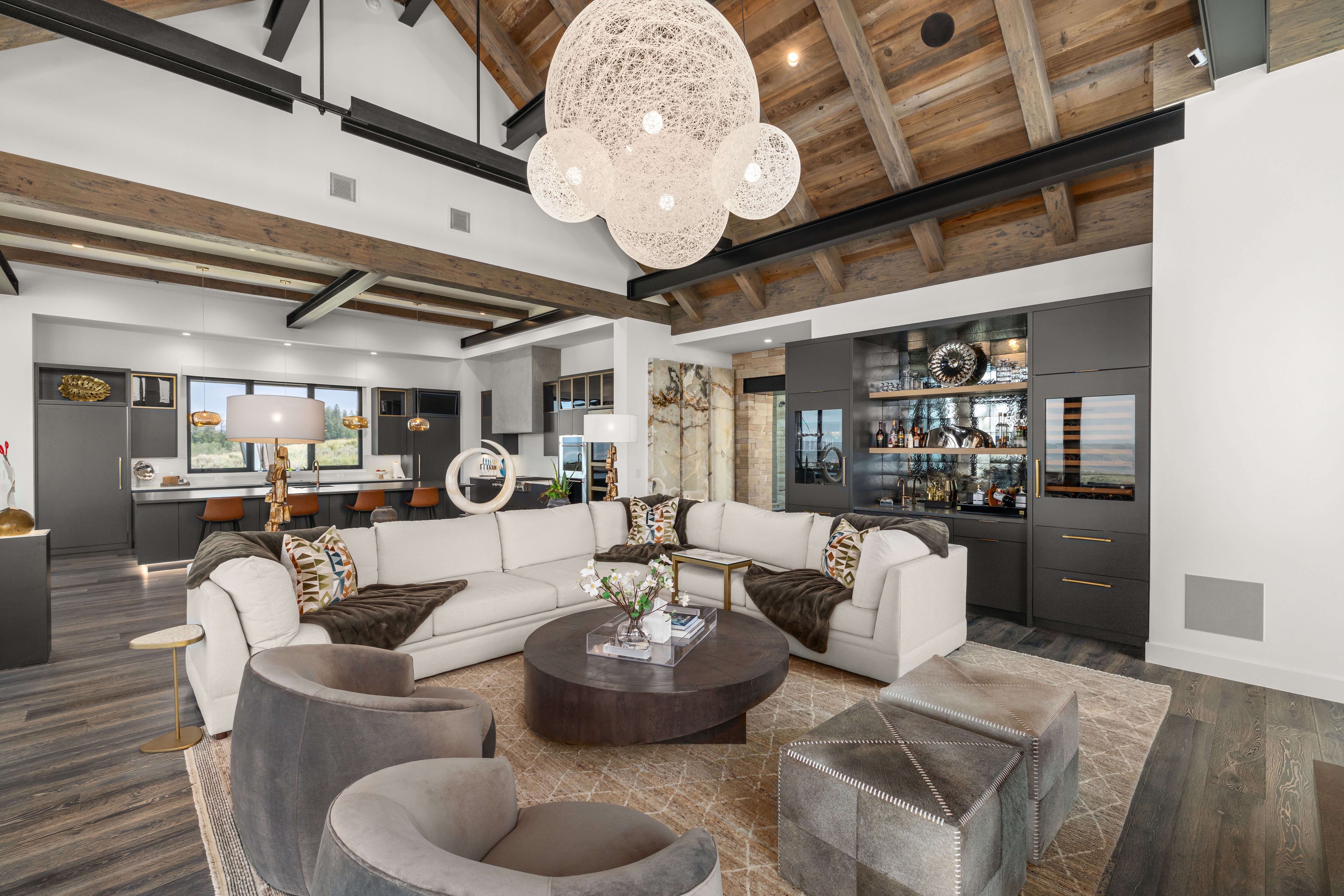 Designed to Embrace Both Grand Entertaining and Everyday Mountain Living - 物件實景
