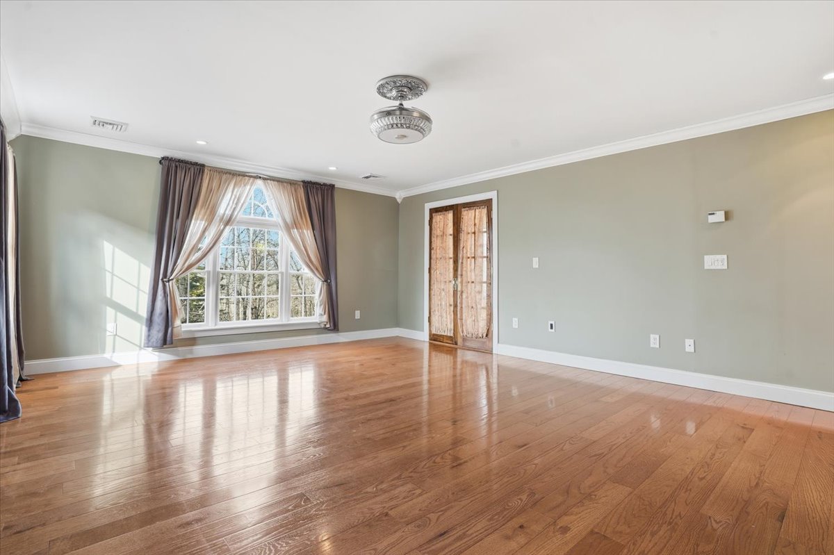 Milford, Pennsylvania, 18337, United States, 4 Bedrooms Bedrooms, ,3 BathroomsBathrooms,Residential,For Sale,2013781