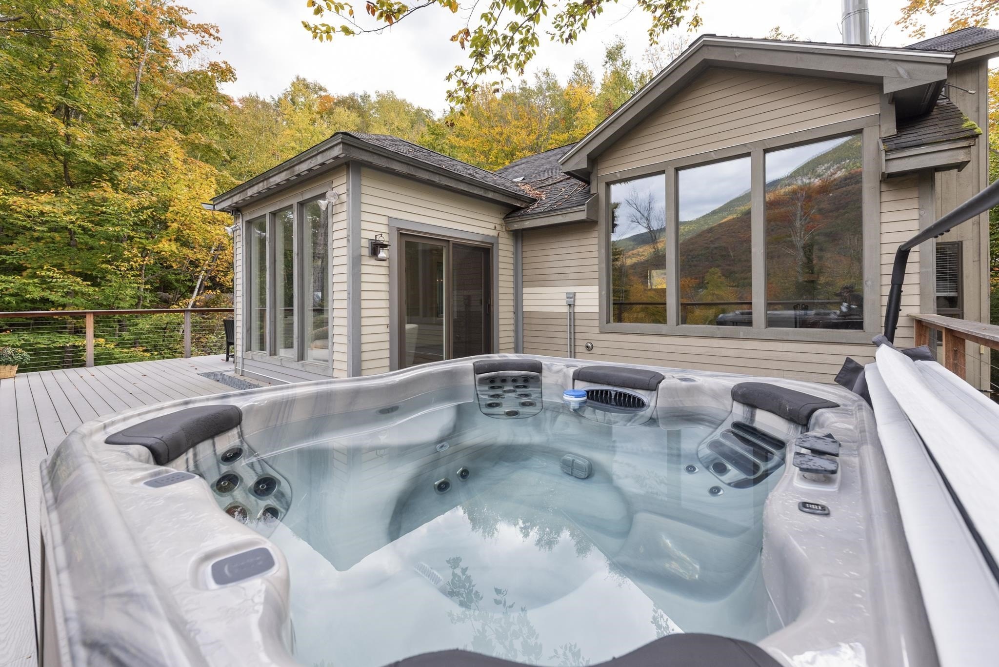 Lincoln, New Hampshire, 03251, United States, 4 Bedrooms Bedrooms, ,4 BathroomsBathrooms,Residential,For Sale,1803073