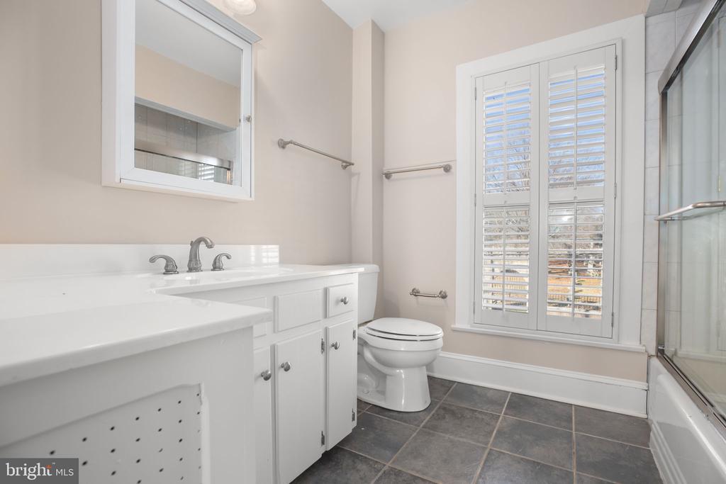 Fredericksburg, Virginia, 22401, United States, 4 Bedrooms Bedrooms, ,2 BathroomsBathrooms,Residential,For Sale,2001681