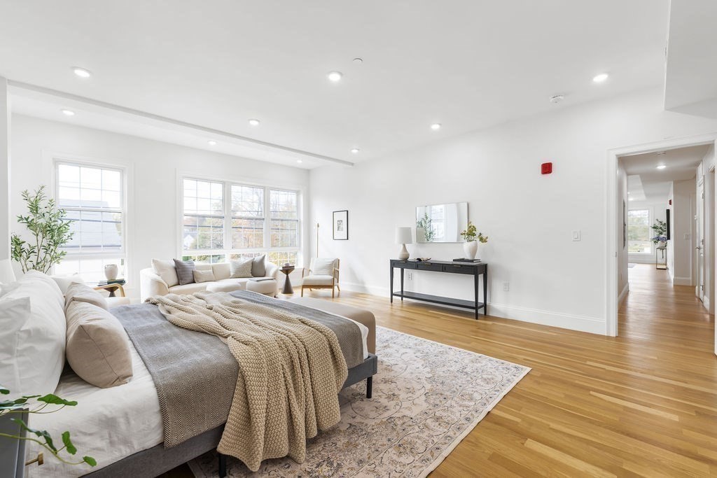 Marlborough, Massachusetts, 01752, United States, 2 Bedrooms Bedrooms, ,2 BathroomsBathrooms,Residential,For Sale,1988023