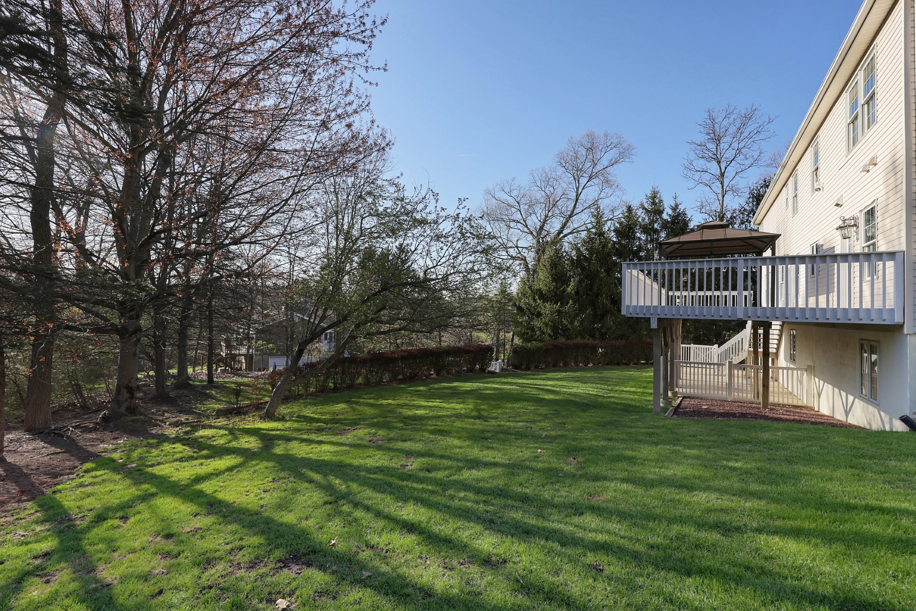  Impressive Seven Bedroom Colonial Offer Privacy and Practicality - 物件實景