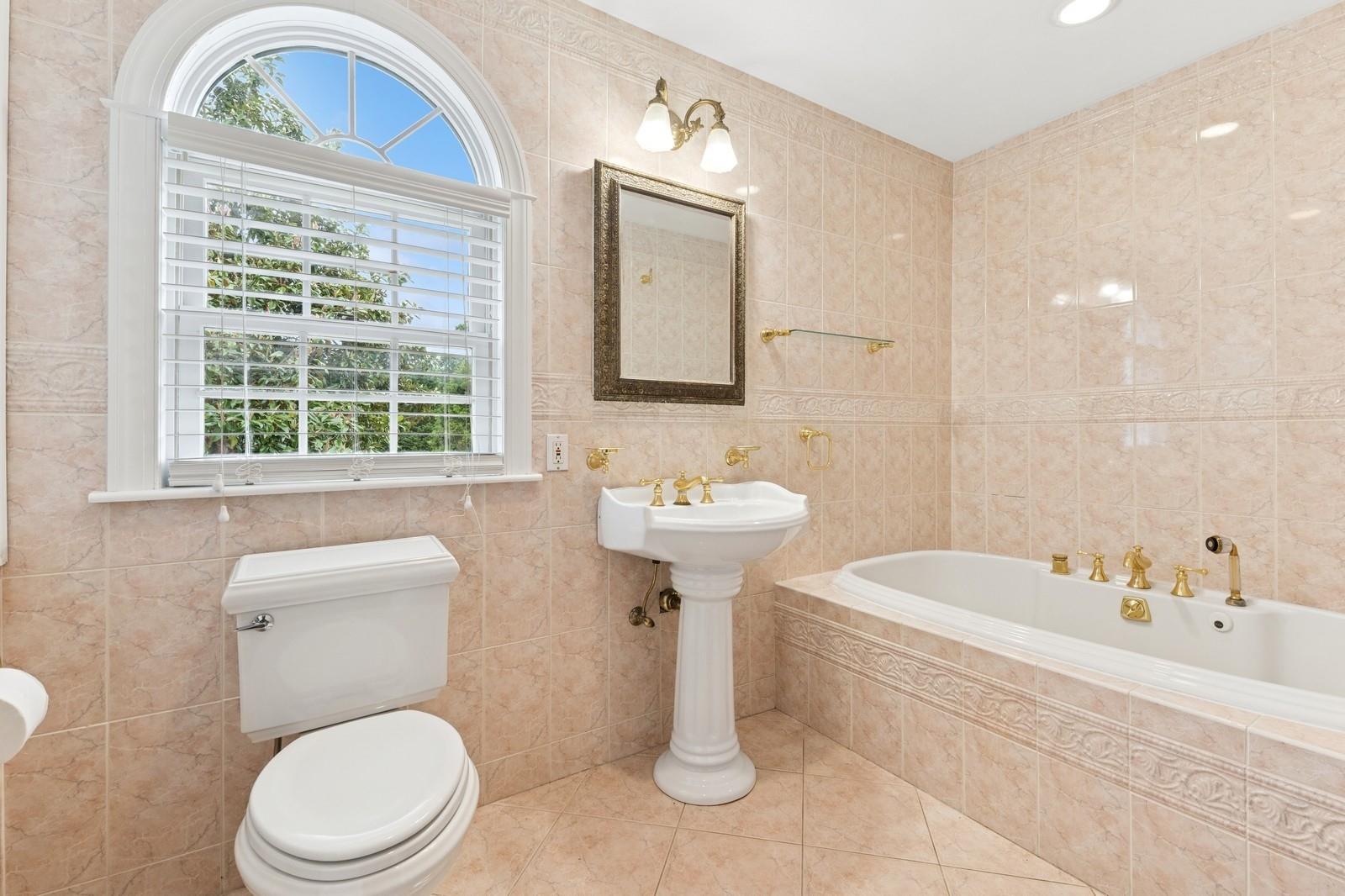 Bay Shore, New York, 11706, United States, 4 Bedrooms Bedrooms, ,3 BathroomsBathrooms,Residential,For Sale,1836669