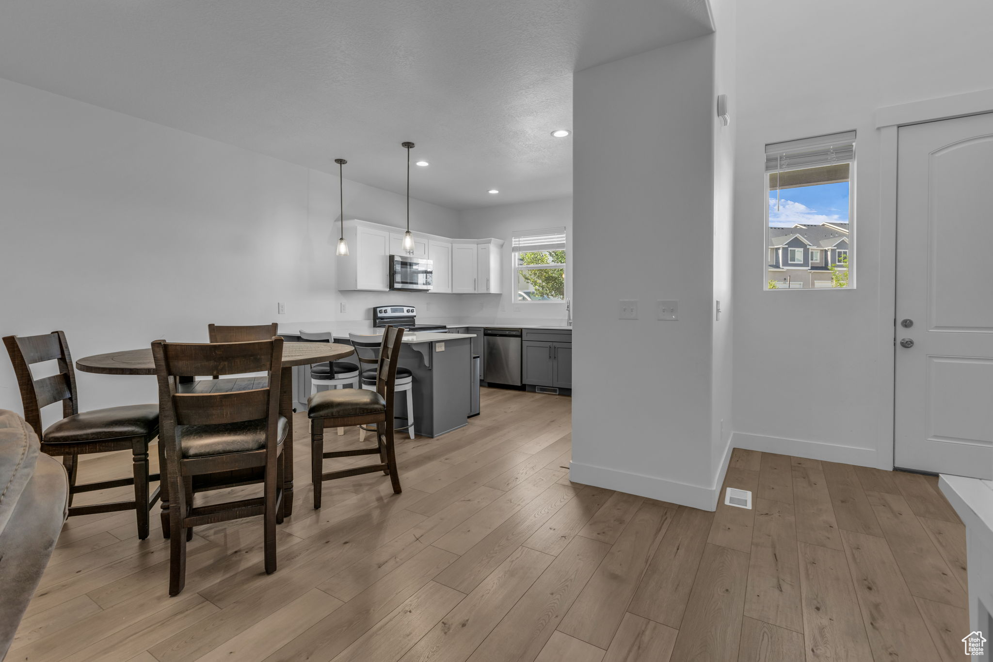 Herriman, Utah, 84096, United States, 4 Bedrooms Bedrooms, ,4 BathroomsBathrooms,Residential,For Sale,1907330
