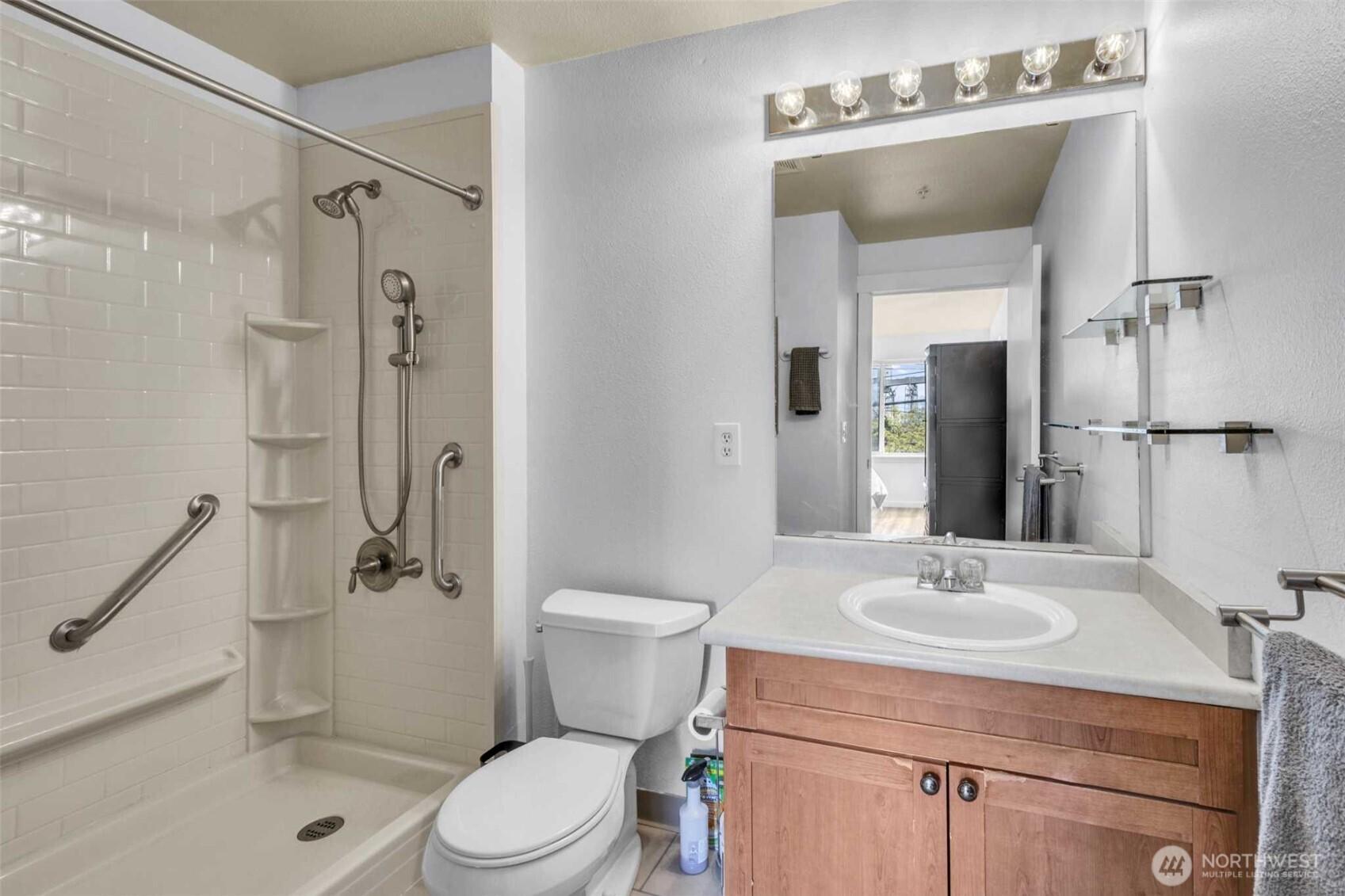 SEATTLE, Washington, 98119, United States, 3 Bedrooms Bedrooms, ,2 BathroomsBathrooms,Residential,For Sale,1762167