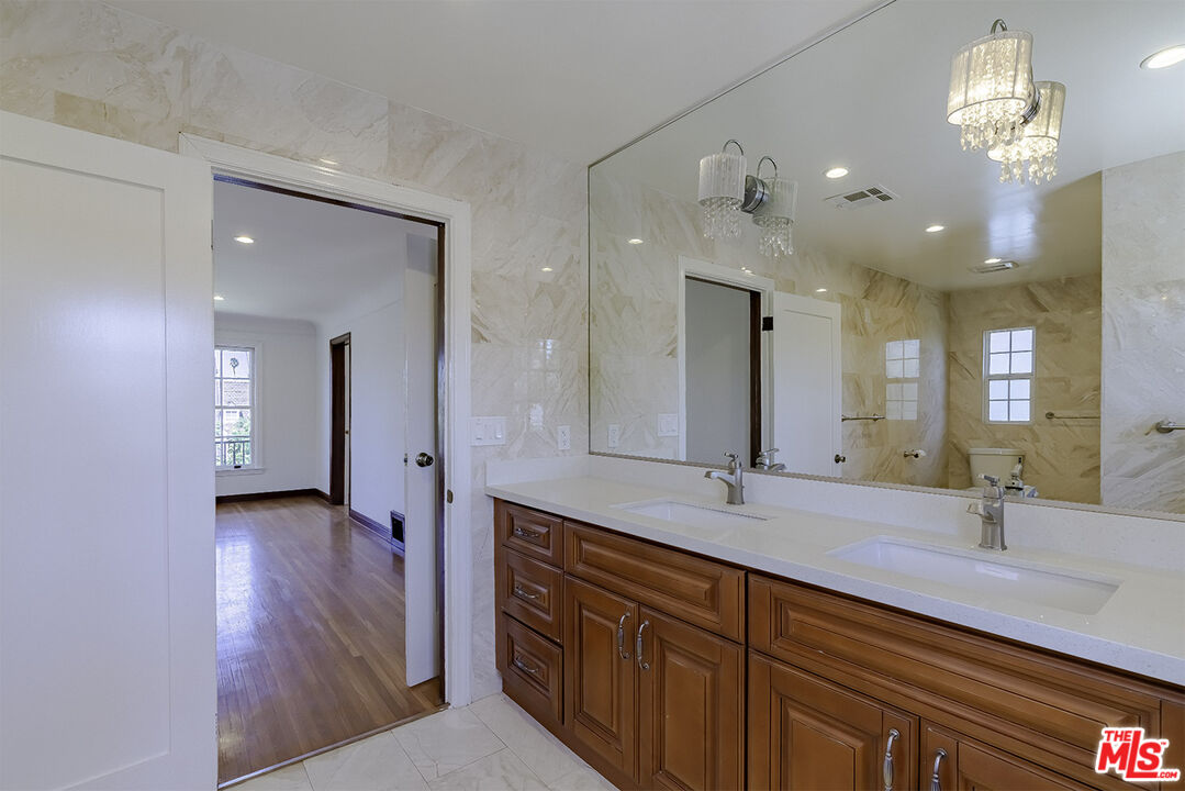 1232 Westchester Pl, Los Angeles, California, 90019, United States, 5 Bedrooms Bedrooms, ,5 BathroomsBathrooms,Residential,For Sale,1232 Westchester Pl,1662622