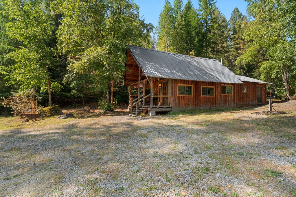 Bonners Ferry, Idaho, 83805, United States, 3 Bedrooms Bedrooms, ,4 BathroomsBathrooms,Residential,For Sale,1984473
