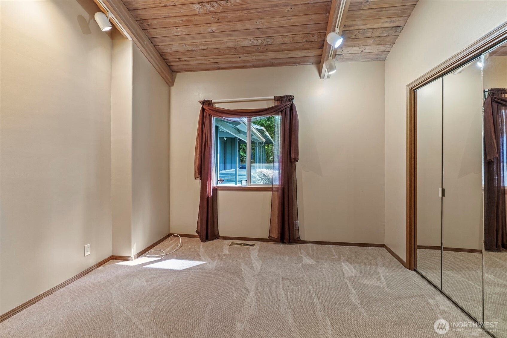 Longview, Washington, 98632, United States, 4 Bedrooms Bedrooms, ,2 BathroomsBathrooms,Residential,For Sale,1908554