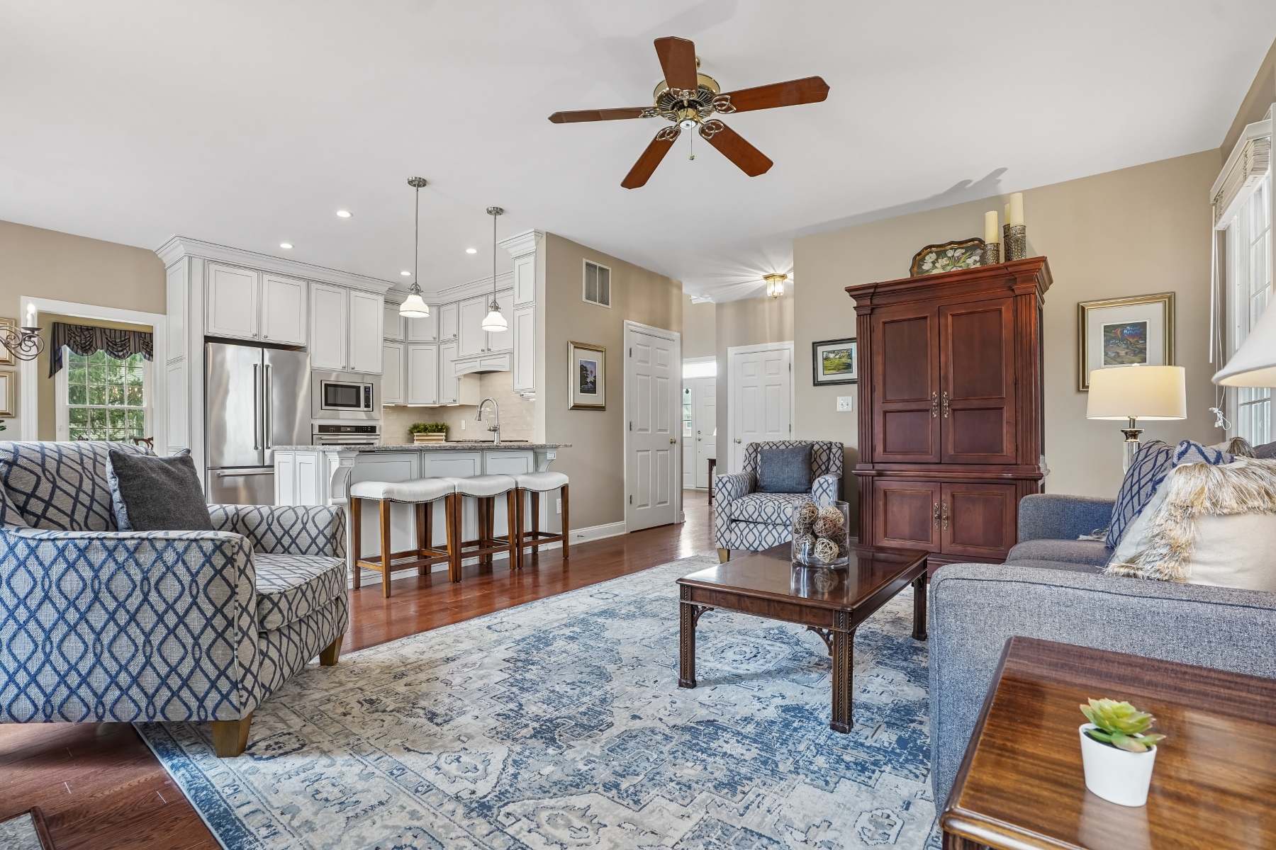  ?Staats Farm? Colonial Blends Classic Charm with Modern Updates - 物件實景