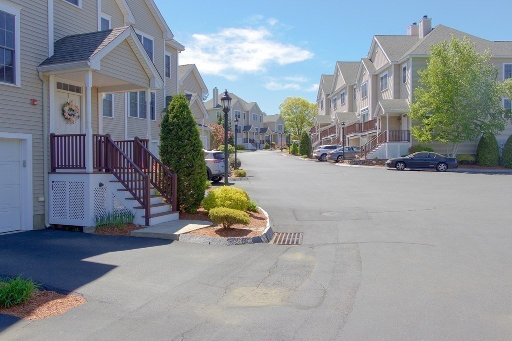 Saugus, Massachusetts, 01906, United States, 2 Bedrooms Bedrooms, ,3 BathroomsBathrooms,Residential,For Sale,2039895