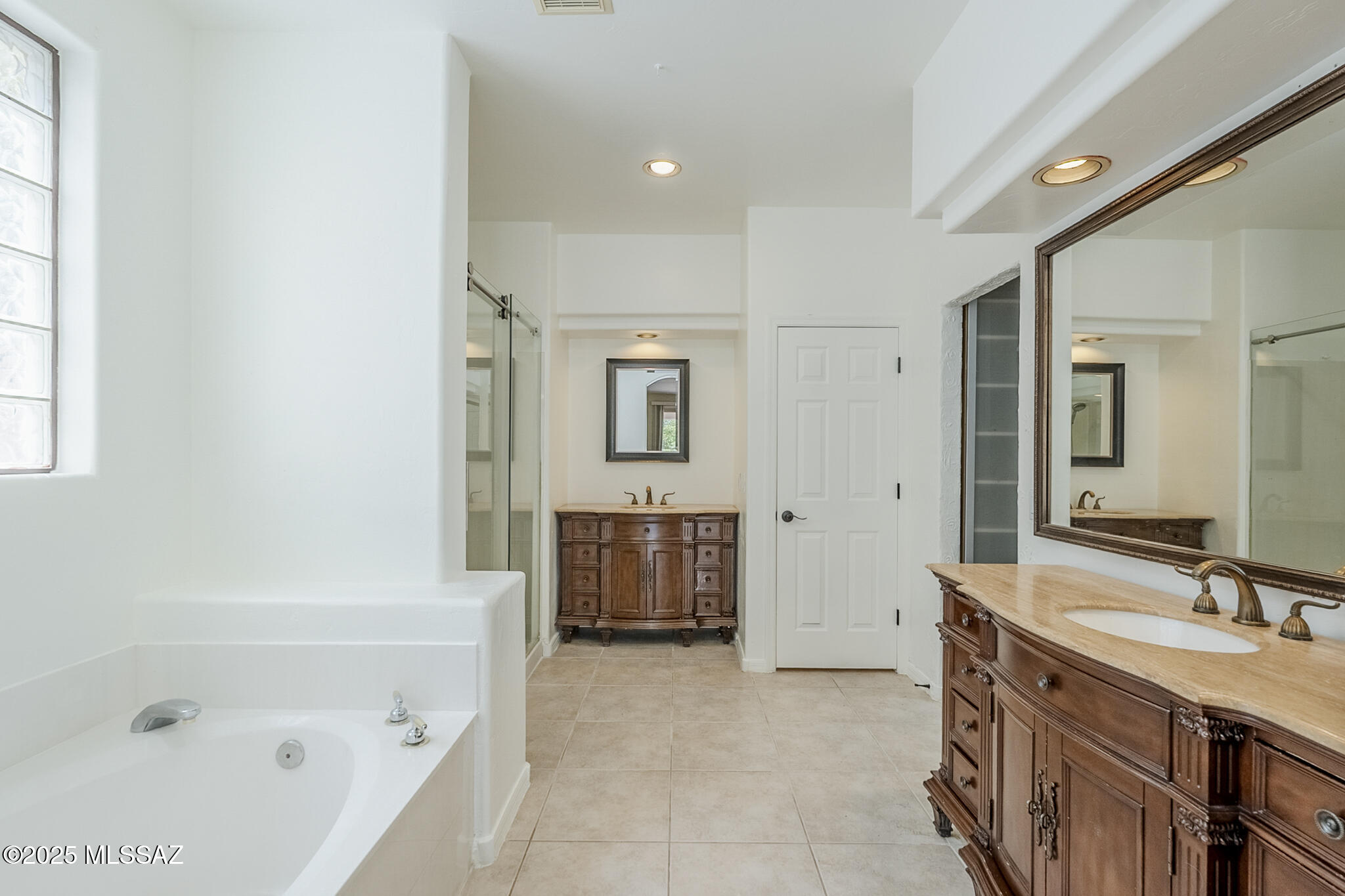 Oro Valley, Arizona, 85755, United States, 5 Bedrooms Bedrooms, ,3 BathroomsBathrooms,Residential,For Sale,1918378