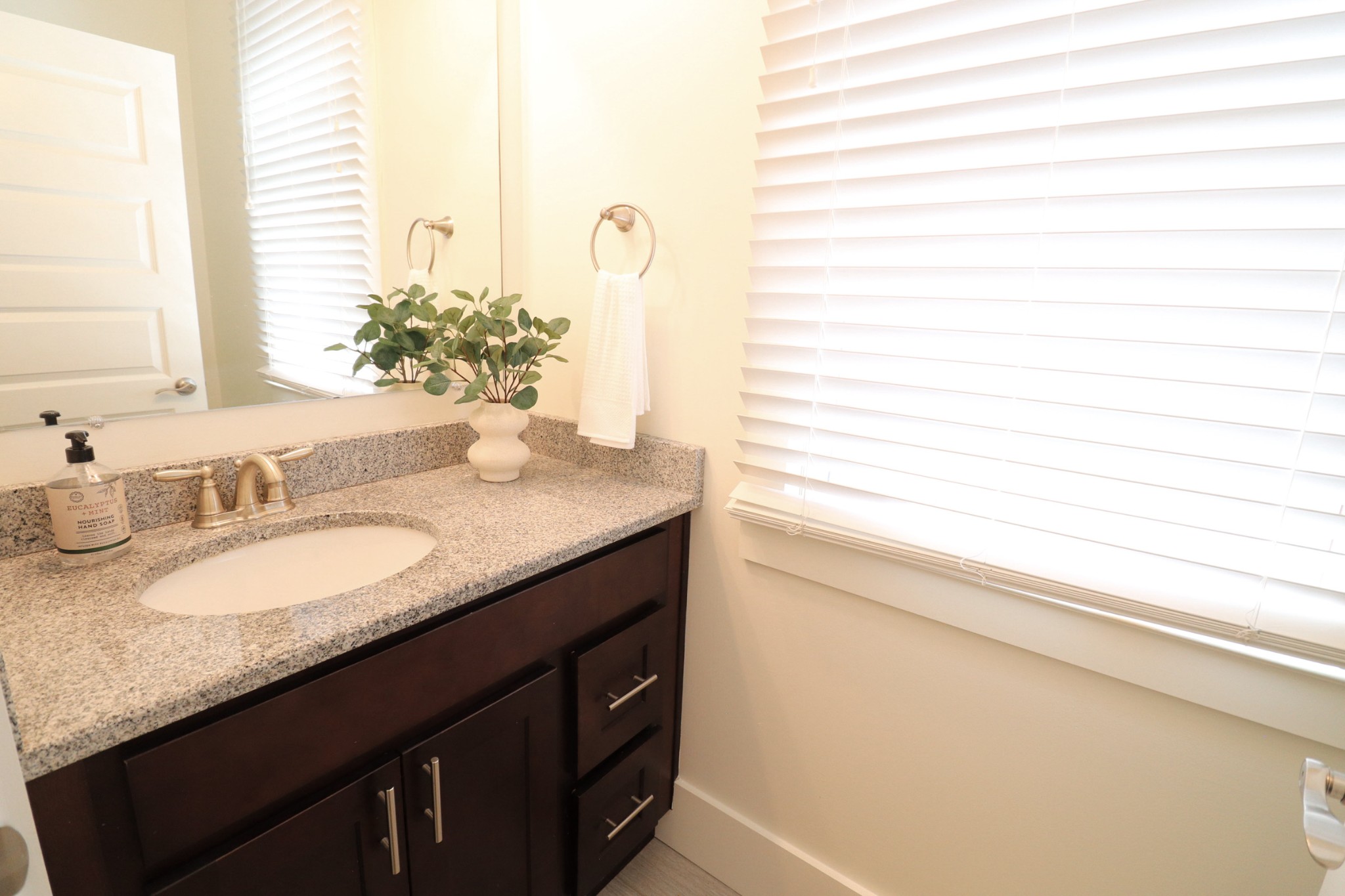 Nashville, Tennessee, 37209, United States, 3 Bedrooms Bedrooms, ,3 BathroomsBathrooms,Residential,For Sale,1837911