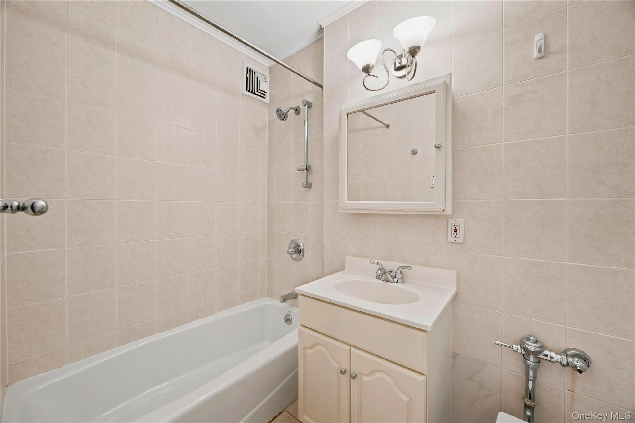  72-10 112 Street, Forest Hills, NY, 11375 - 物件實景