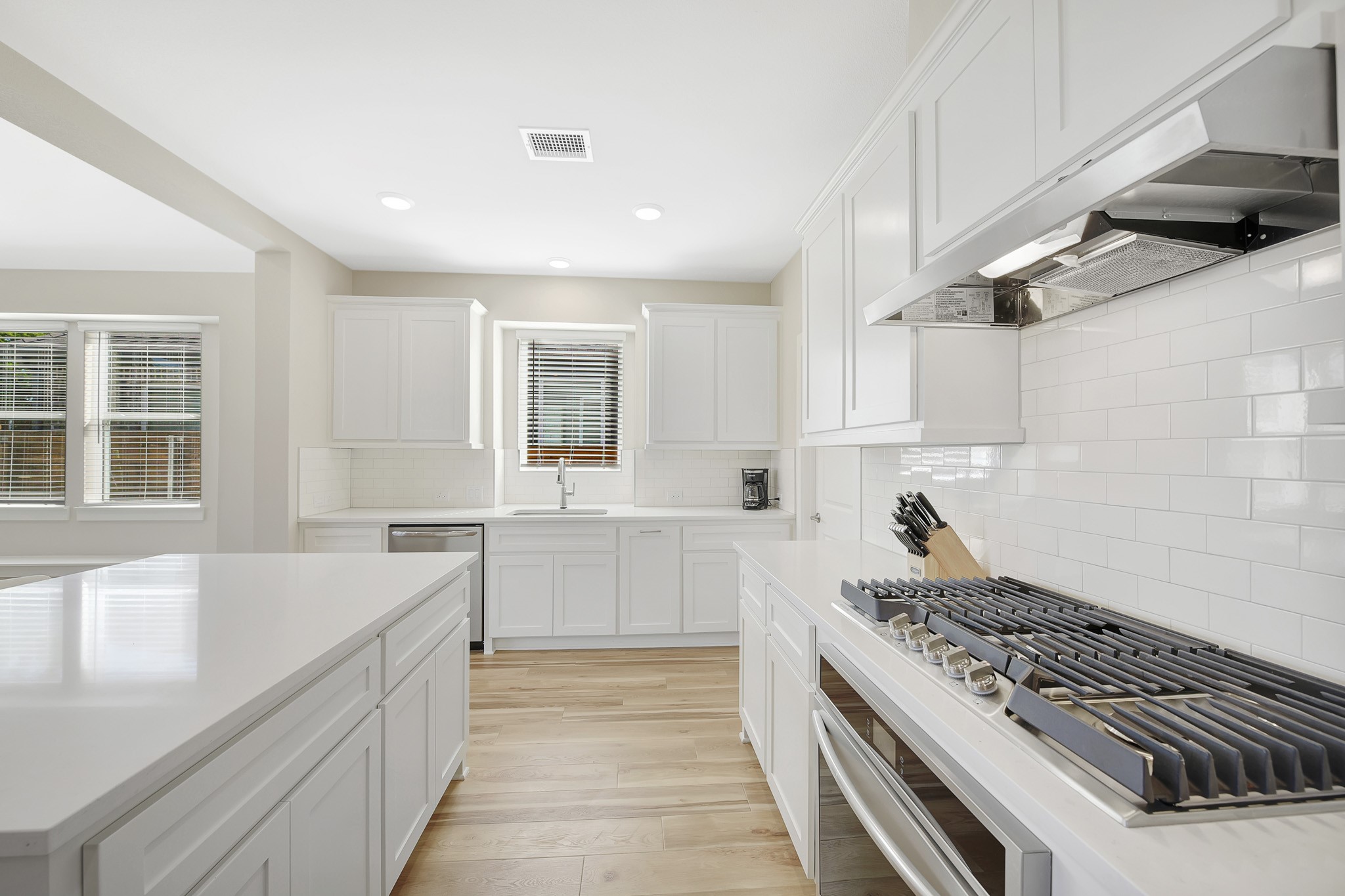 Mesquite, Texas, 75181, United States, 4 Bedrooms Bedrooms, ,3 BathroomsBathrooms,Residential,For Sale,1962301