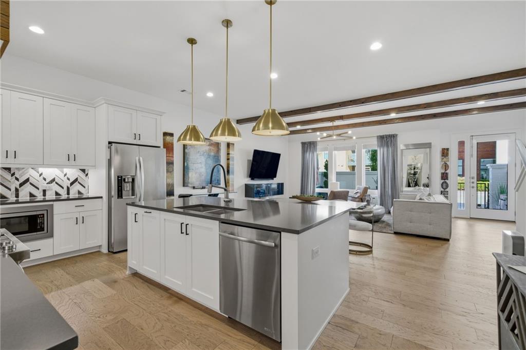 Alpharetta, Georgia, 30005, United States, 3 Bedrooms Bedrooms, ,4 BathroomsBathrooms,Residential,For Sale,1975008