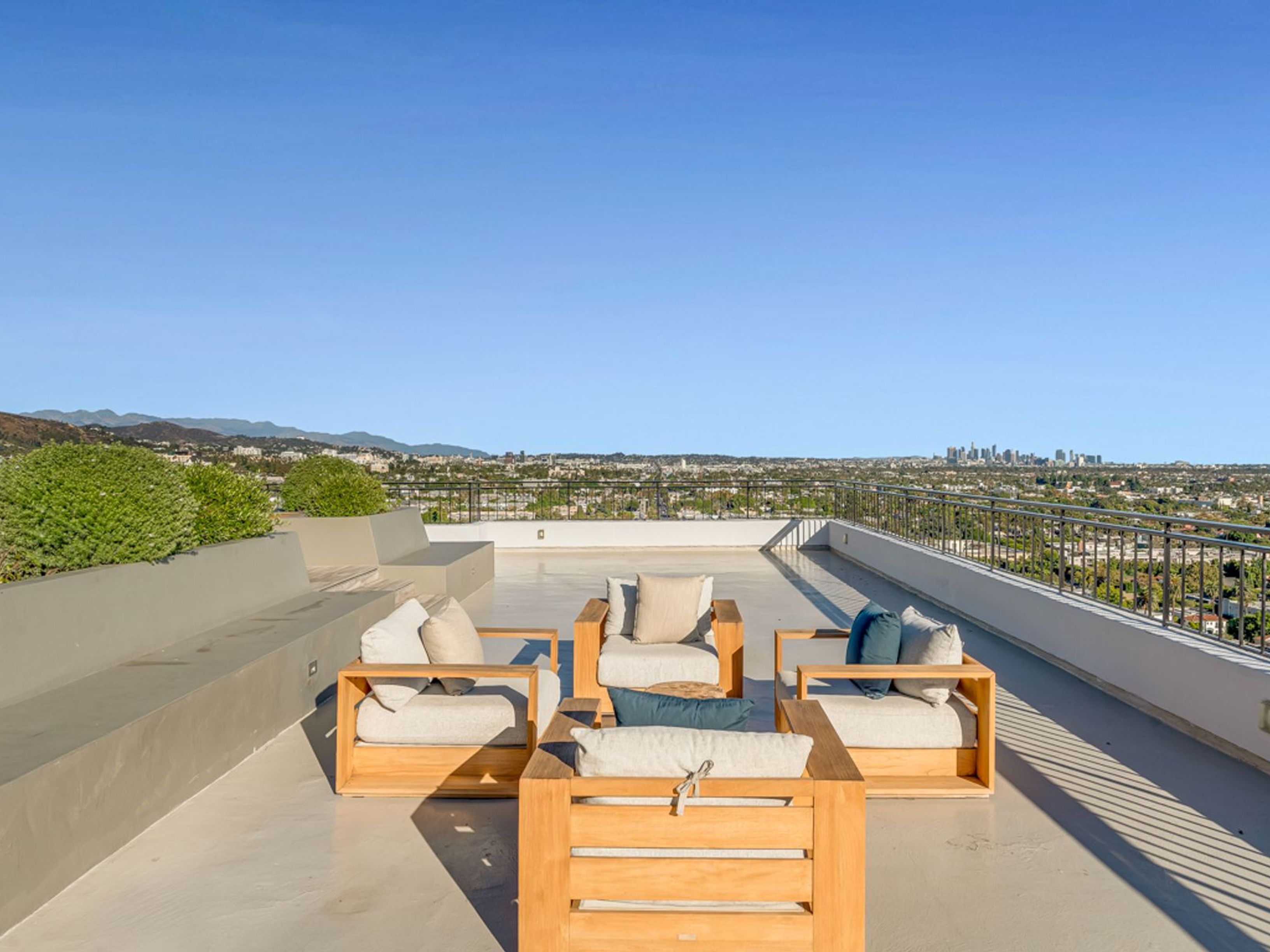  1100 Alta Loma Vista Road , West Hollywood, CA 90069 - 物件實景