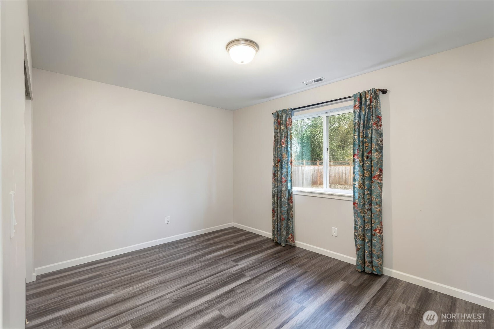 Port Townsend, Washington, 98368, United States, 3 Bedrooms Bedrooms, ,1 BathroomBathrooms,Residential,For Sale,1989519