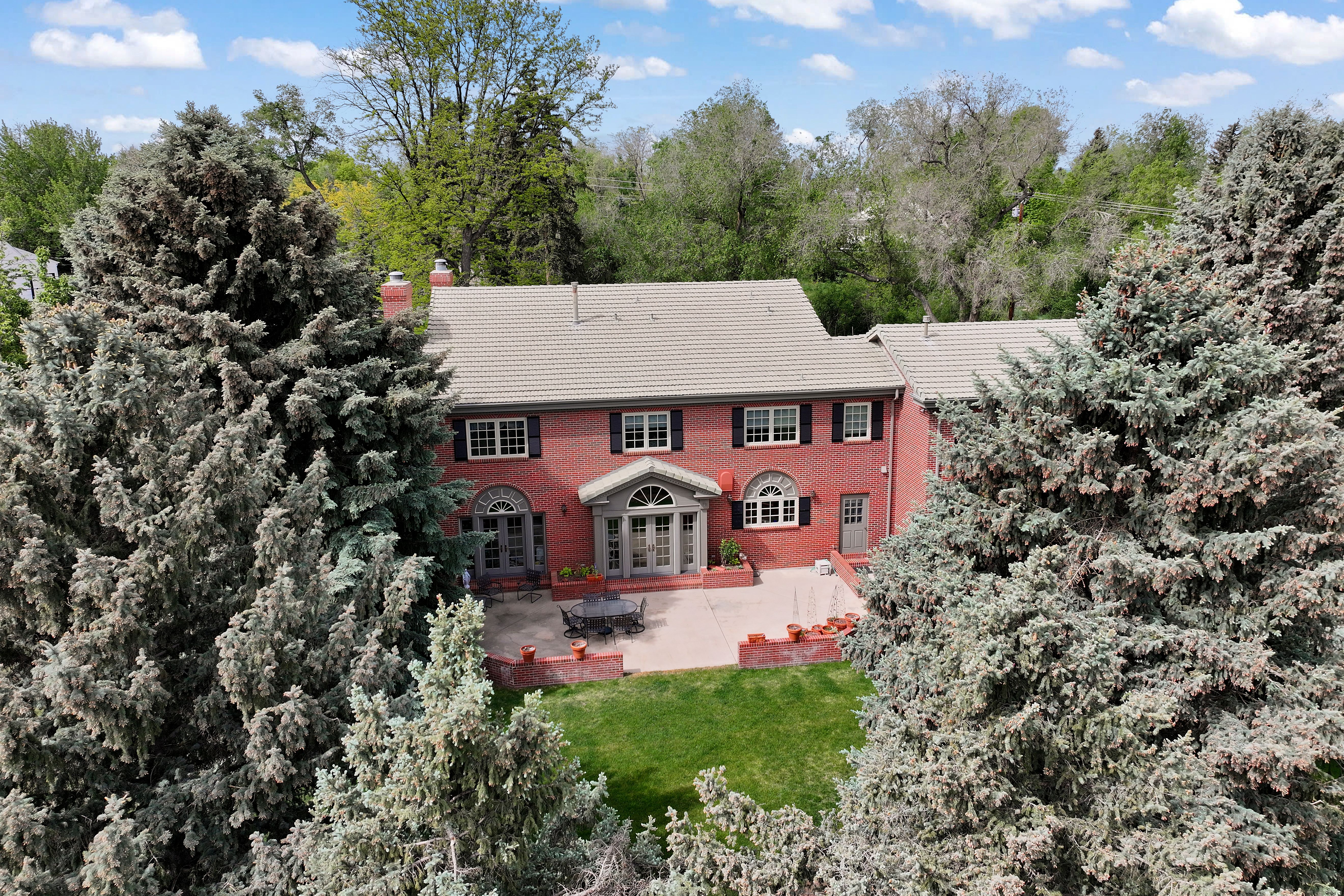  Exceptional Pennsylvania-Inspired Red Brick Colonial Revival - 物件實景