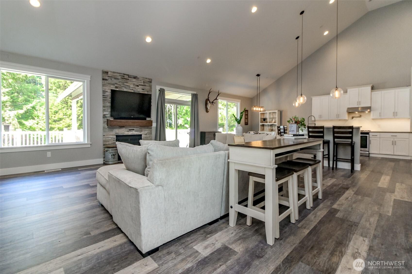 MAPLE VALLEY, Washington, 98038, United States, 3 Bedrooms Bedrooms, ,3 BathroomsBathrooms,Residential,For Sale,1947059